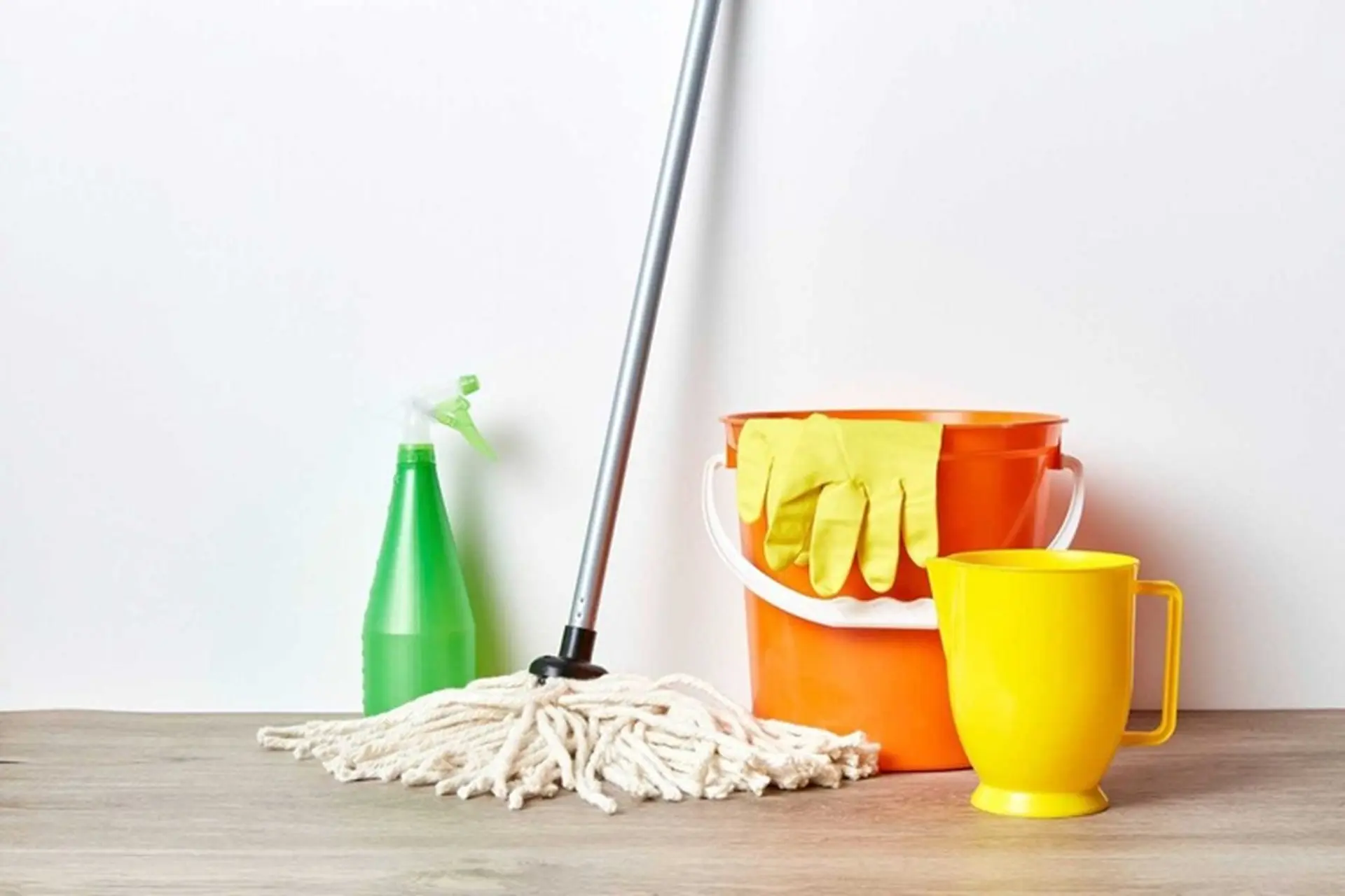 Tổng hợp các loại nước lau sàn thơm lâu được nhiều chị em nội trợ yêu thích nhất hiện nay