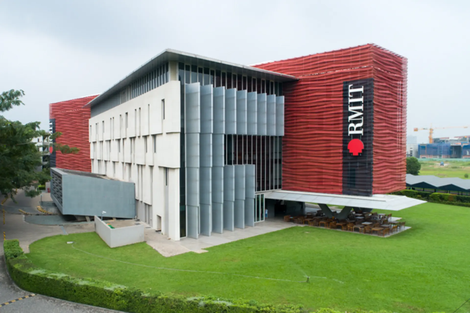 Khám phá top các trường đại học có đầu ra tốt, cơ hội việc làm cao cho sinh viên tốt nghiệp