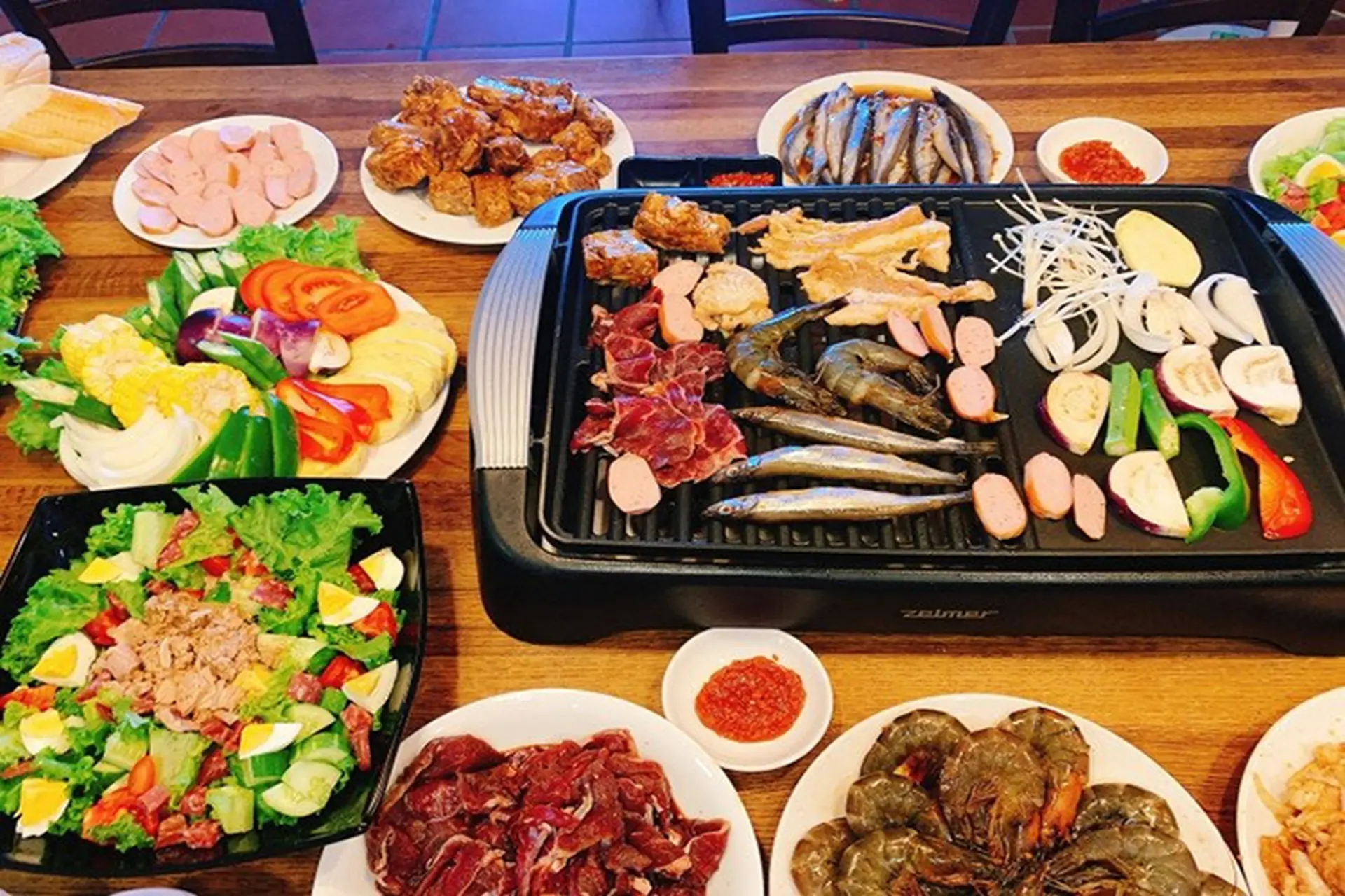 Cách ăn đồ nướng bằng bếp nướng điện đúng cách để giảm nguy cơ ung thư và đảm bảo an toàn