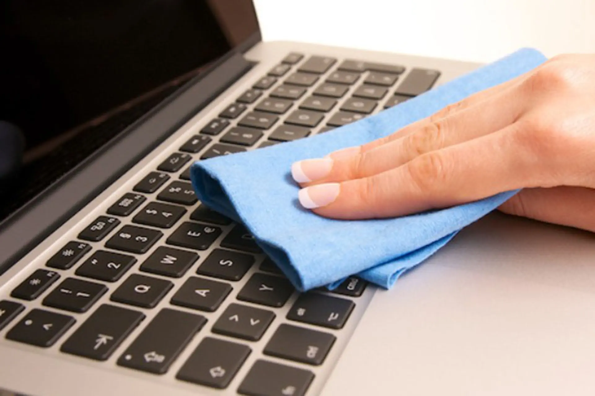 Cách bảo quản laptop mùa nồm ẩm hiệu quả để hạn chế hư hỏng và kéo dài tuổi thọ máy