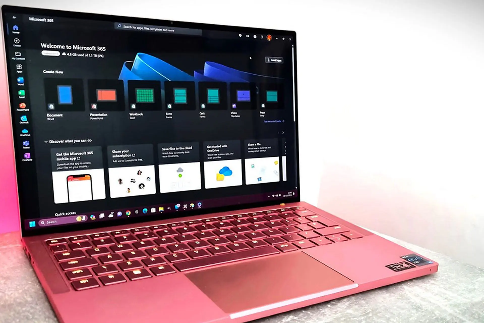 Cách bật Dark Mode Microsoft Office giúp bạn làm việc thoải mái hơn vào ban đêm