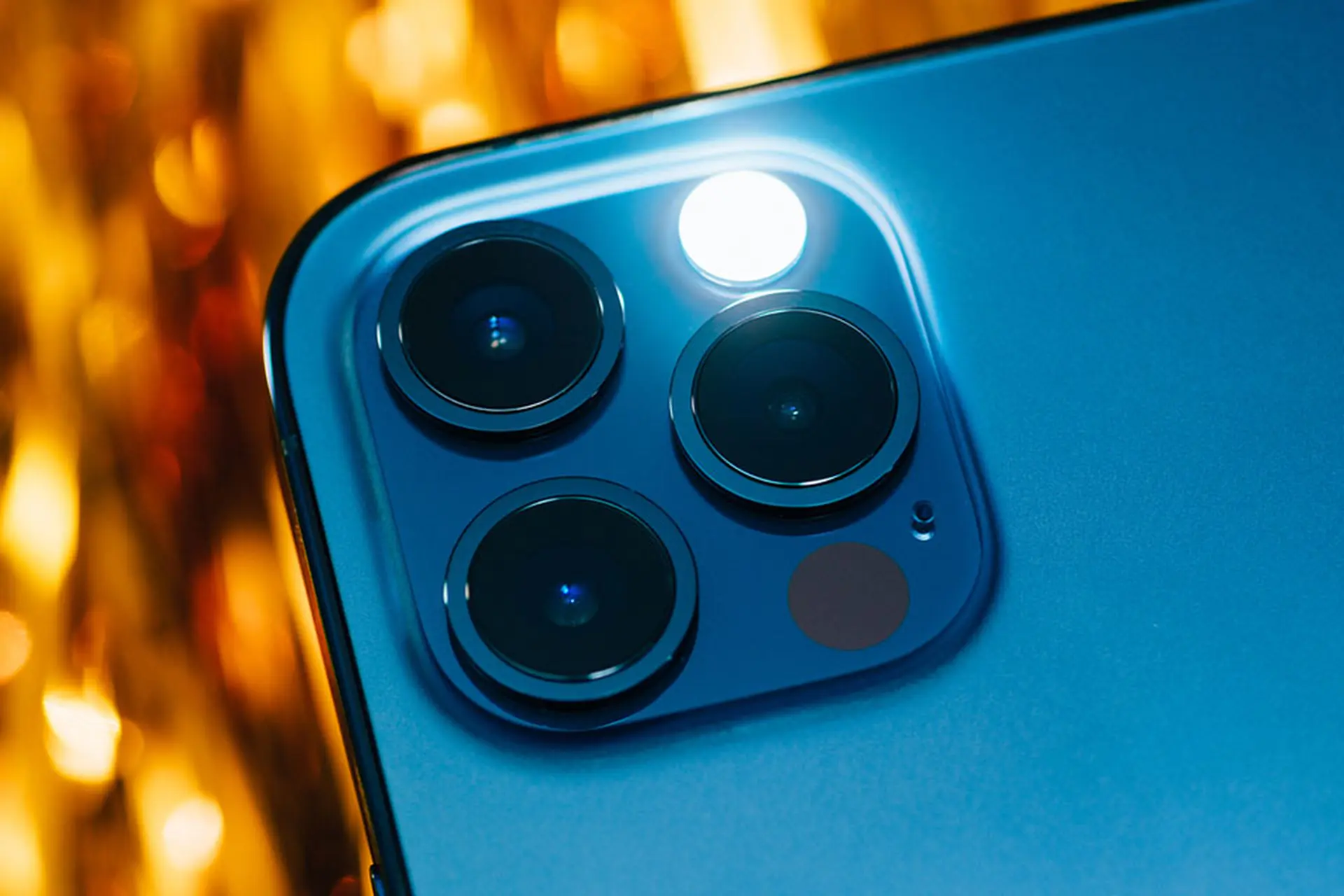 Cách bật nháy đèn flash khi có thông báo trên iPhone để không bỏ lỡ tin nhắn
