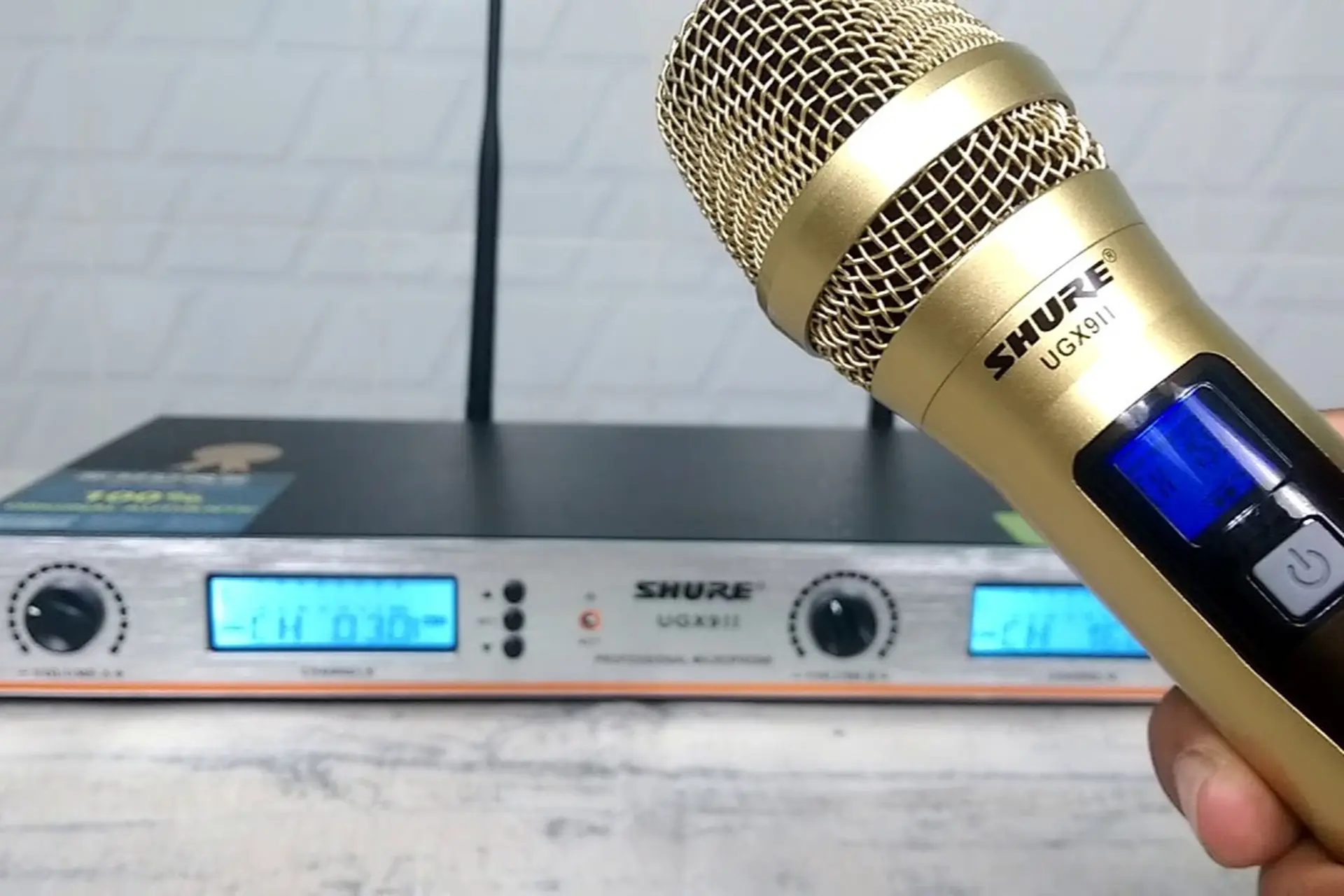 Hướng dẫn 3 cách chỉnh tần số micro không dây tại nhà siêu đơn giản, ai cũng làm được