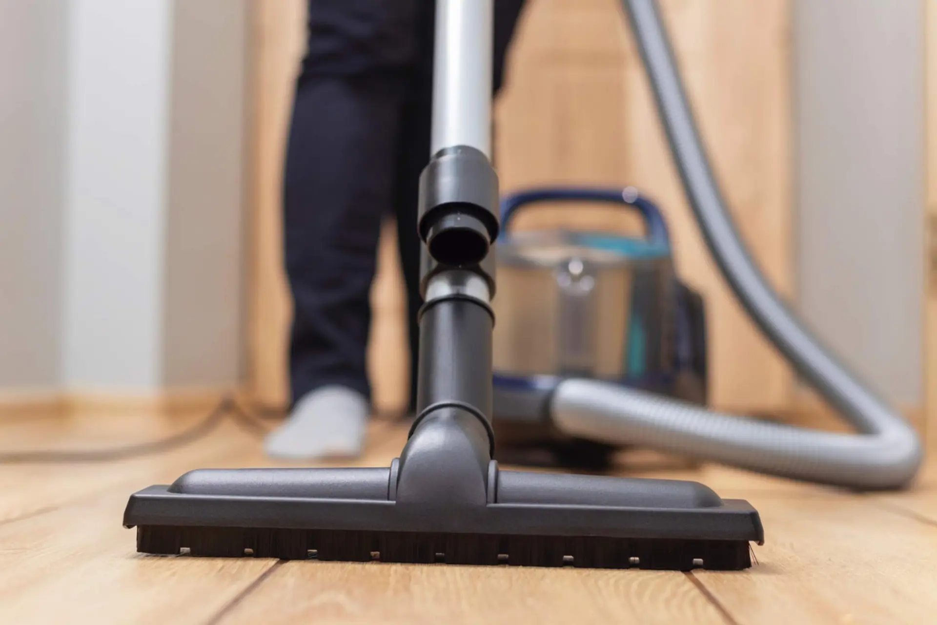Cách chọn máy hút bụi cho chung cư: Chọn máy phù hợp để dọn nhà nhanh và nhẹ sức