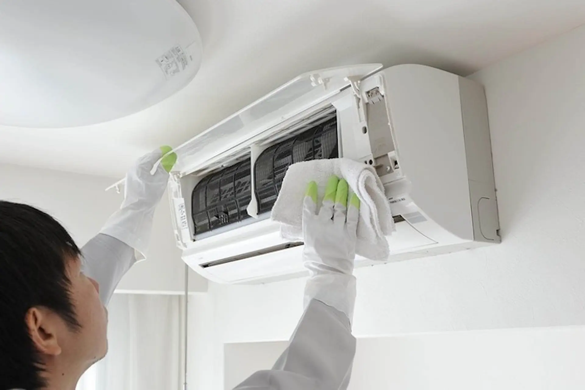 Cách đánh bóng nhựa máy lạnh: Hướng dẫn chi tiết giúp máy luôn sáng đẹp như mới