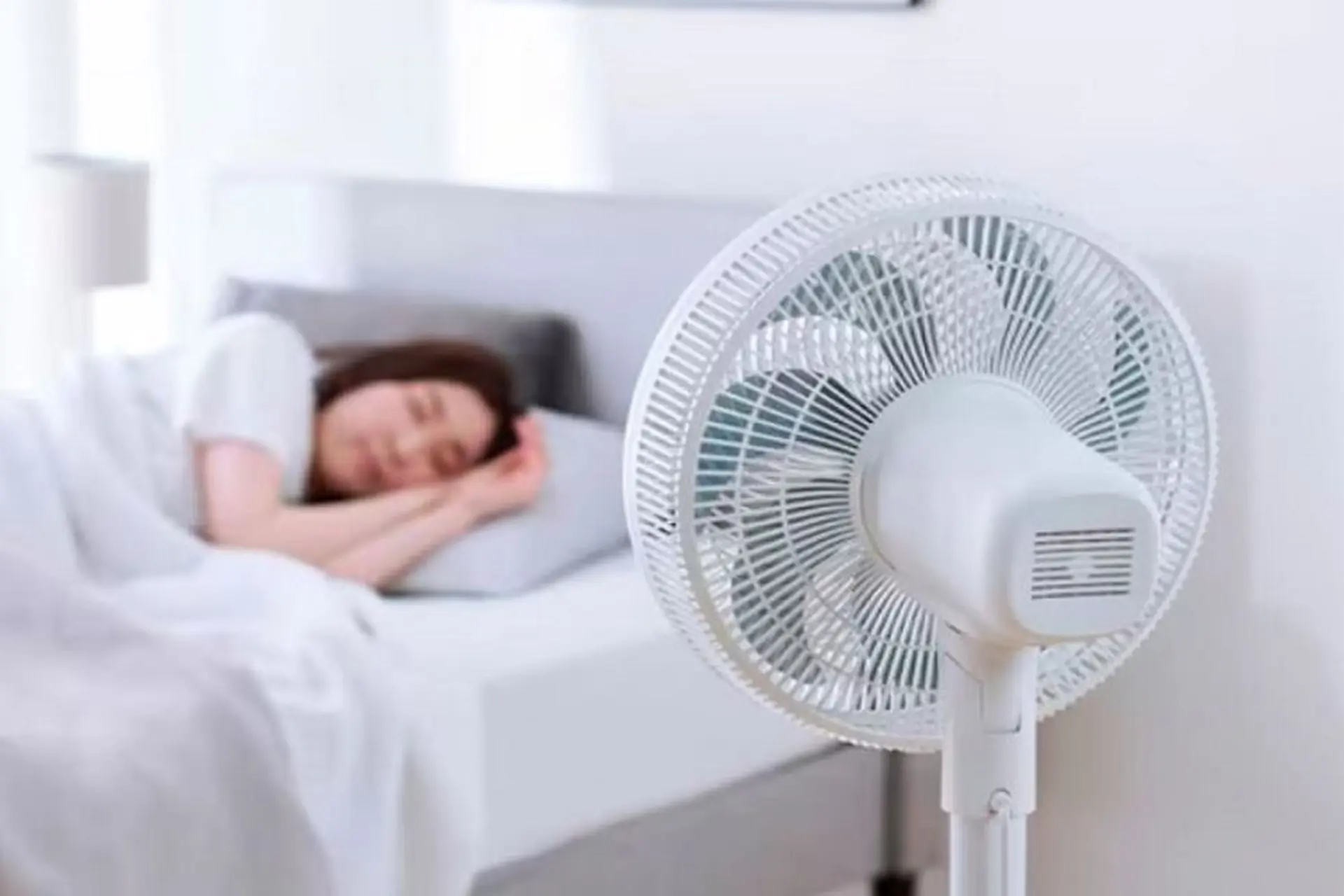 Cách dùng quạt khi ngủ ảnh hưởng thế nào đến sức khỏe? Hướng dẫn sử dụng