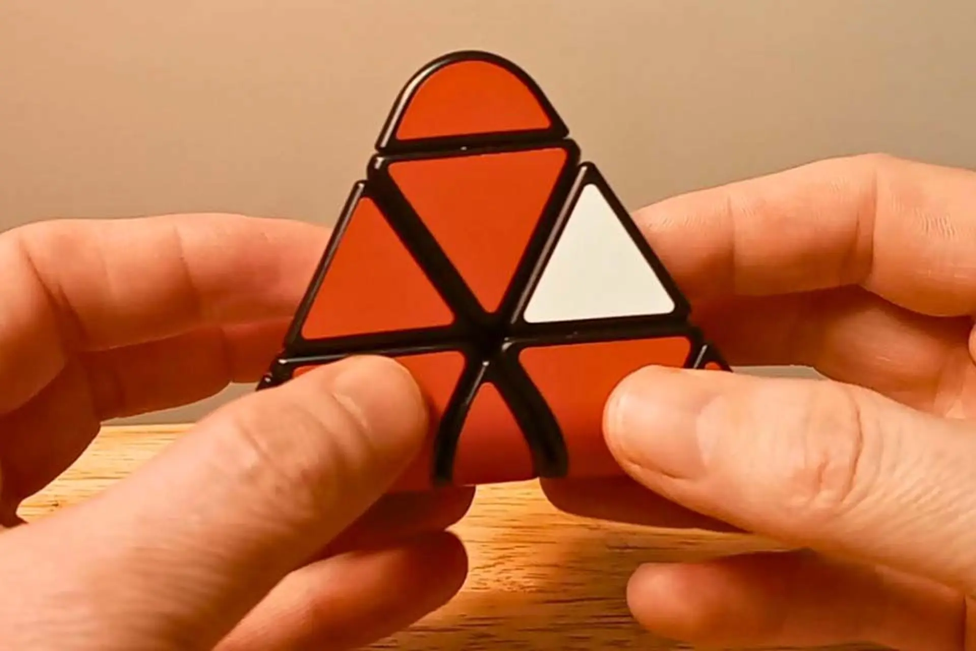 Cách giải rubik tam giác từ cơ bản đến nâng cao để bạn khám phá thế giới rubik đầy sắc màu