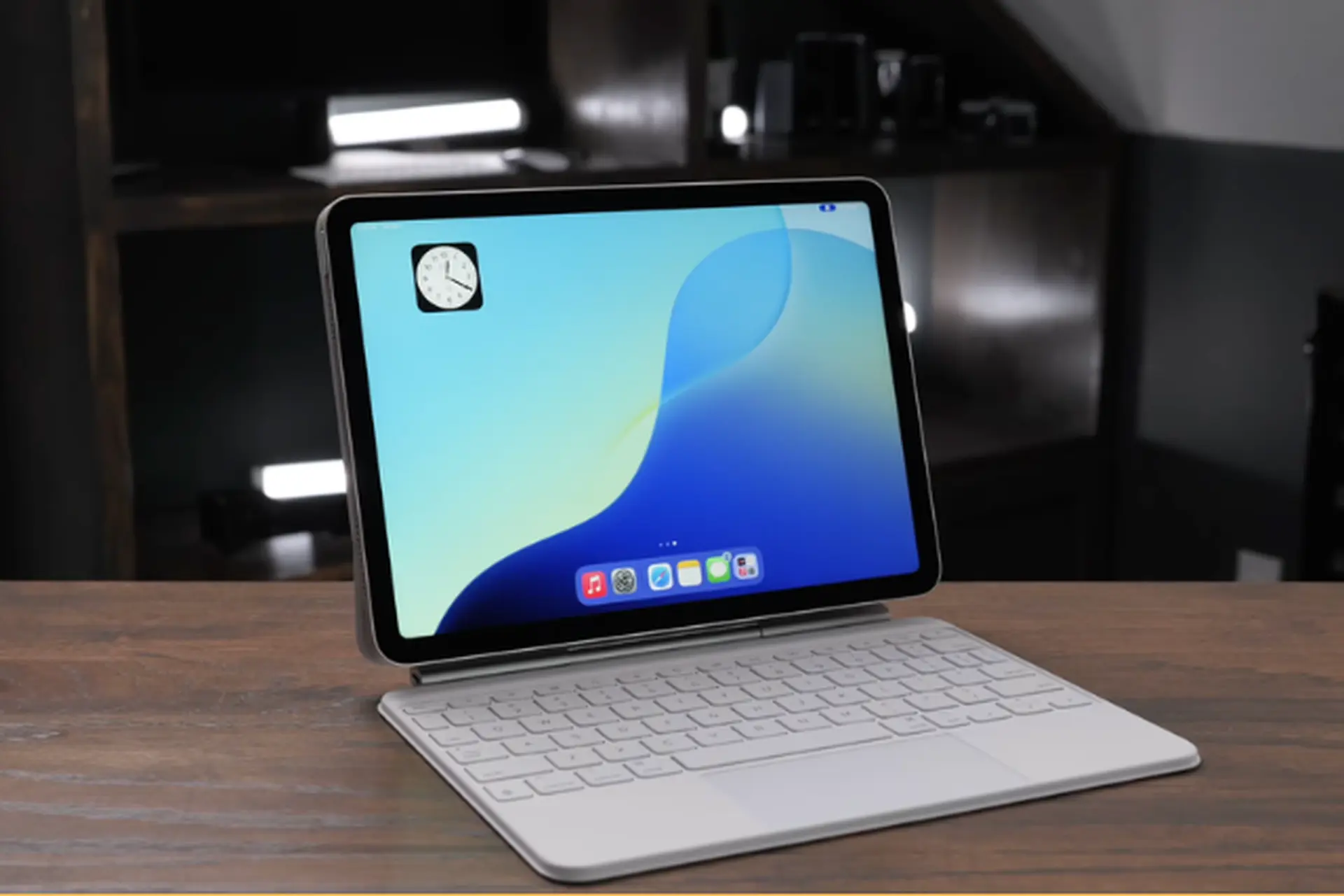 Cách kết nối bàn phím rời cho iPad Air M3 nhanh gọn, biến iPad thành công cụ làm việc tiện lợi