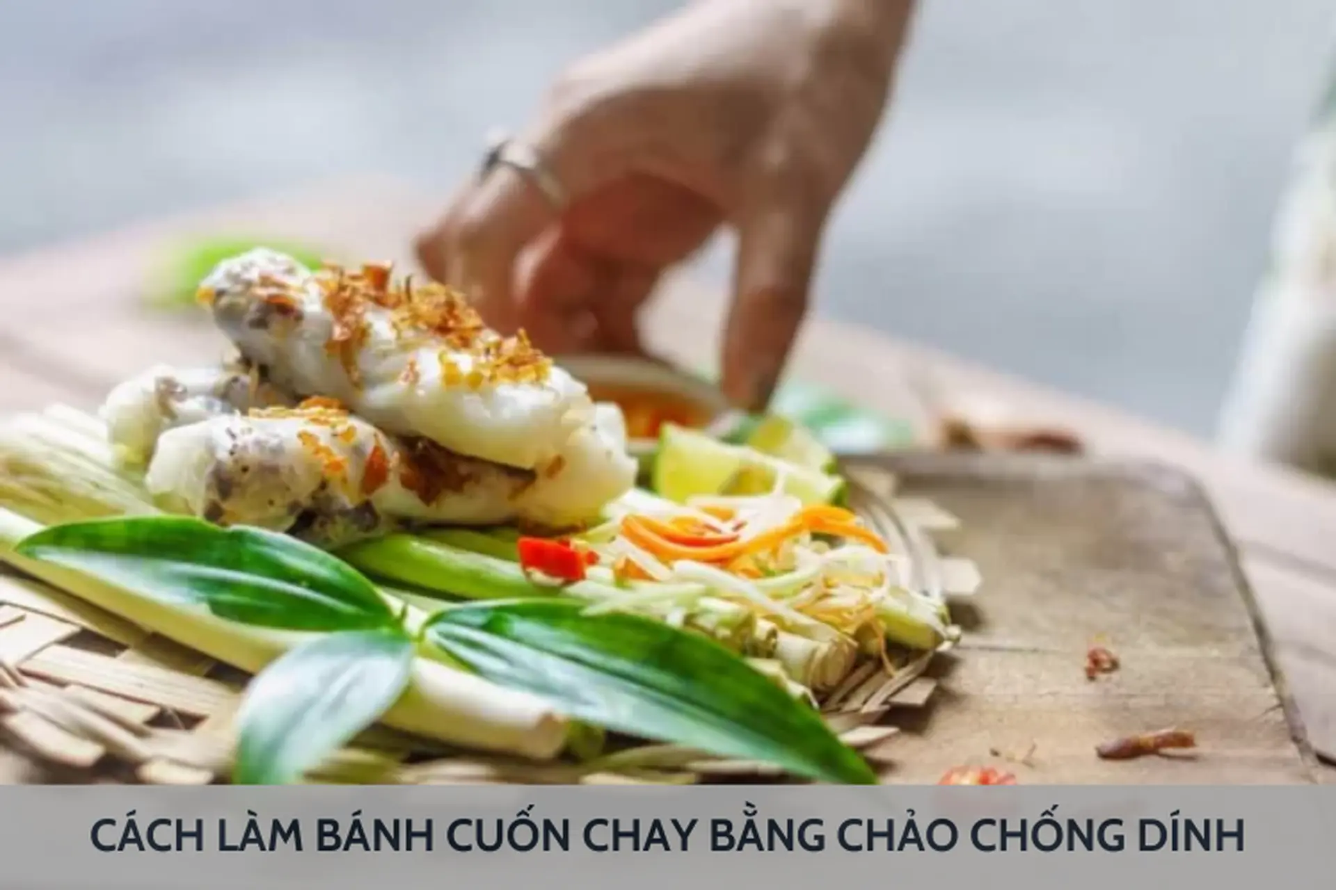 Cách làm bánh cuốn chay bằng chảo chống dính nhanh chóng, thơm ngon ngay tại nhà