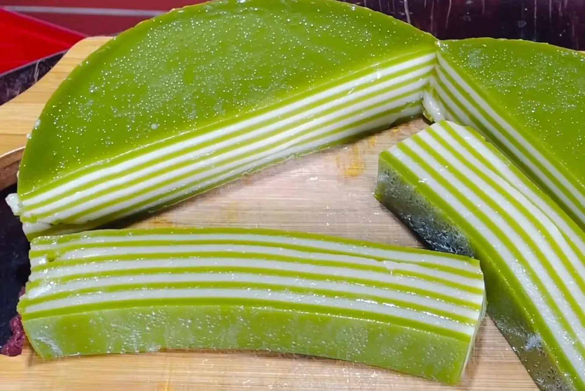 Khám phá cách làm bánh da lợn lá dứa mềm mịn, dẻo thơm, ngon như ngoài hàng!