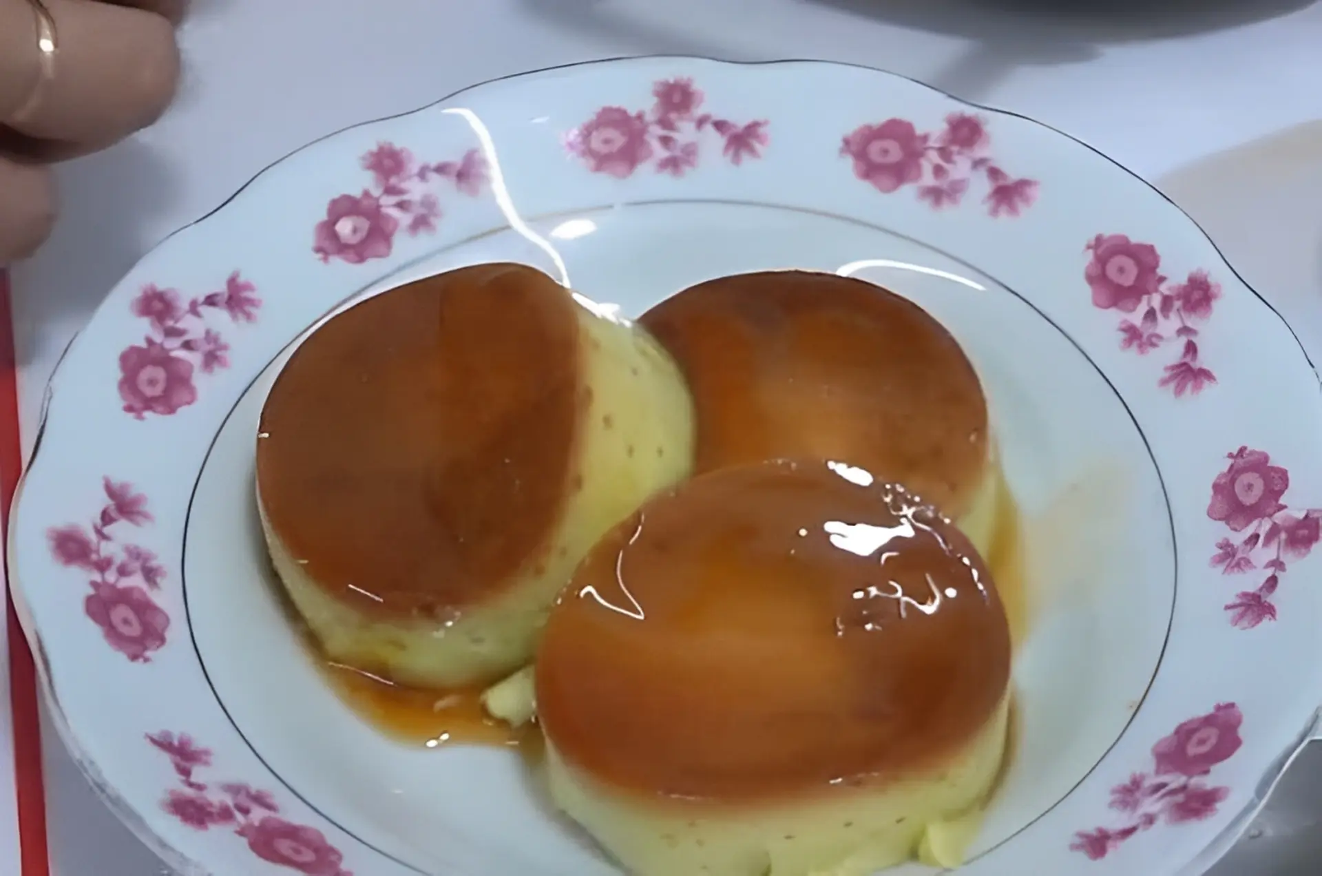 Bật mí cách làm bánh flan caramen lá dứa mềm mịn, thơm ngon béo ngậy, không bị rỗ