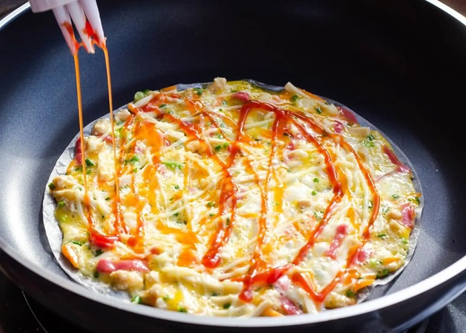 Cách làm bánh tráng nướng Đà Lạt bằng chảo chống dính đơn giản, thơm ngon nhất