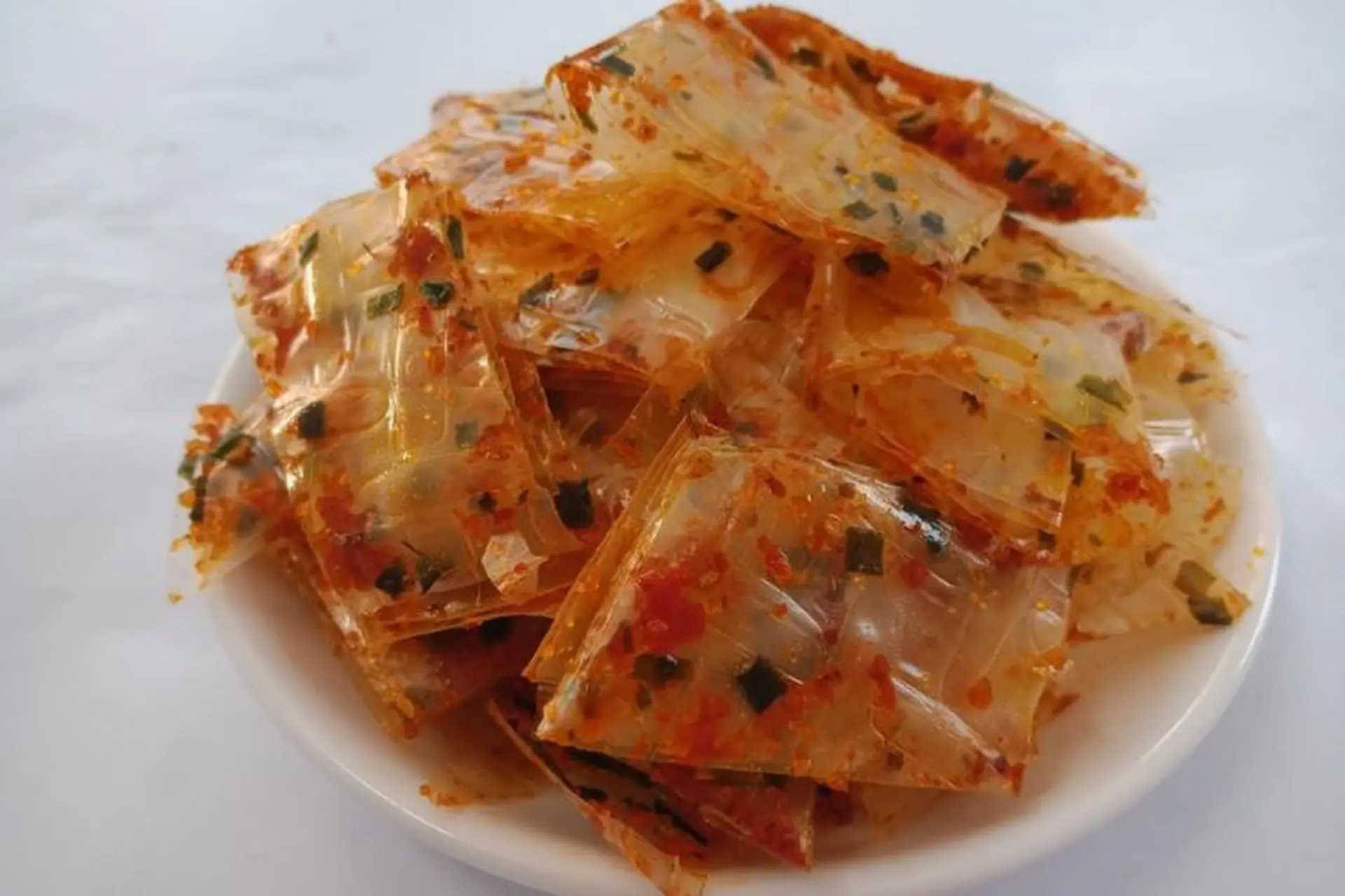 Hướng dẫn 2 cách làm bánh tráng trộn sa tế cực ngon, đảm bảo ăn vào là mê tít