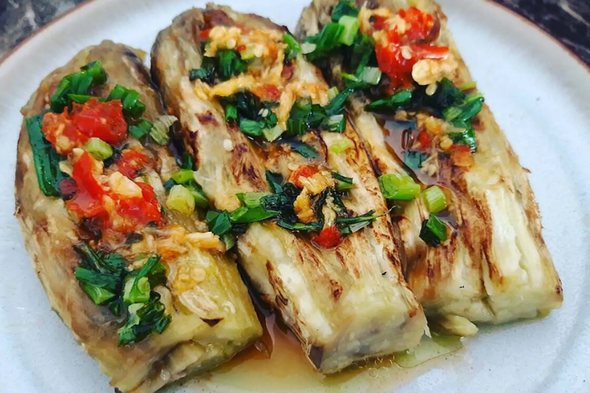 Hướng dẫn 2 cách làm cà tím nướng mỡ hành thơm lừng, đơn giản tại nhà, ai ăn cũng khen