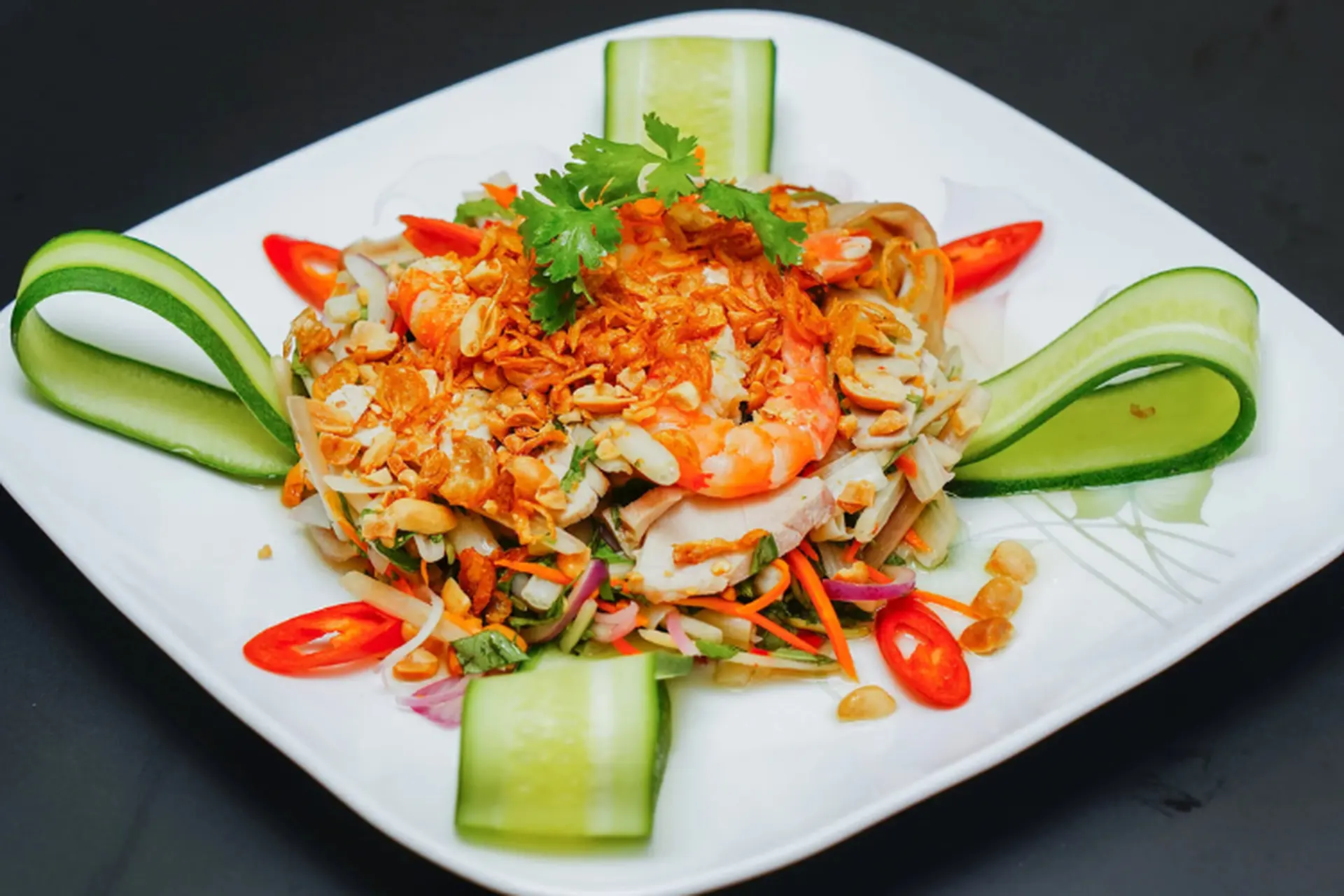 Cách làm gỏi tôm củ sen hạnh nhân thanh mát, bổ dưỡng, dễ làm ai cũng có thể thành công
