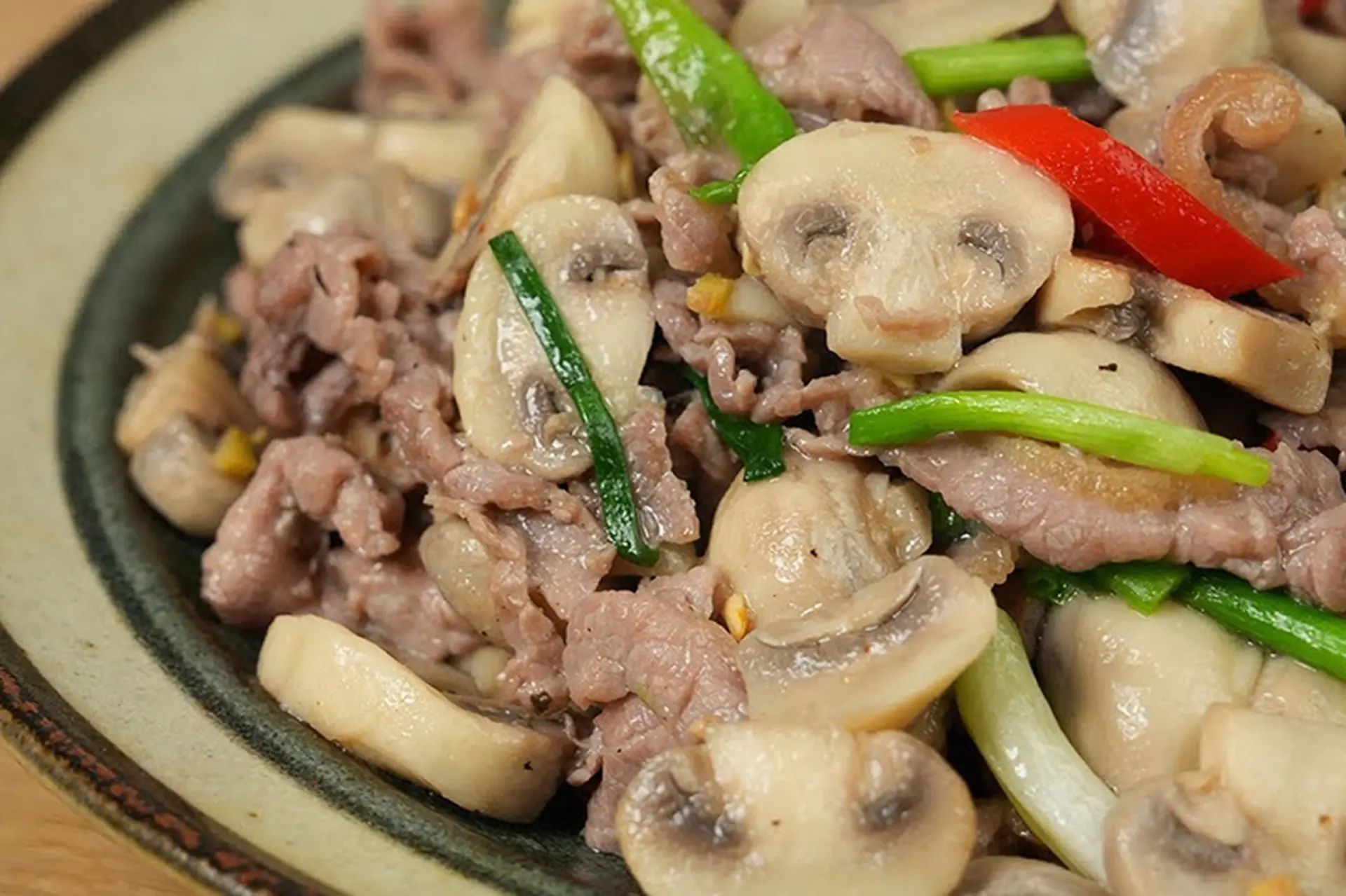 Khám phá cách làm nấm mỡ xào thịt heo thơm ngon tròn vị, món ăn đơn giản mà cực kỳ hao cơm