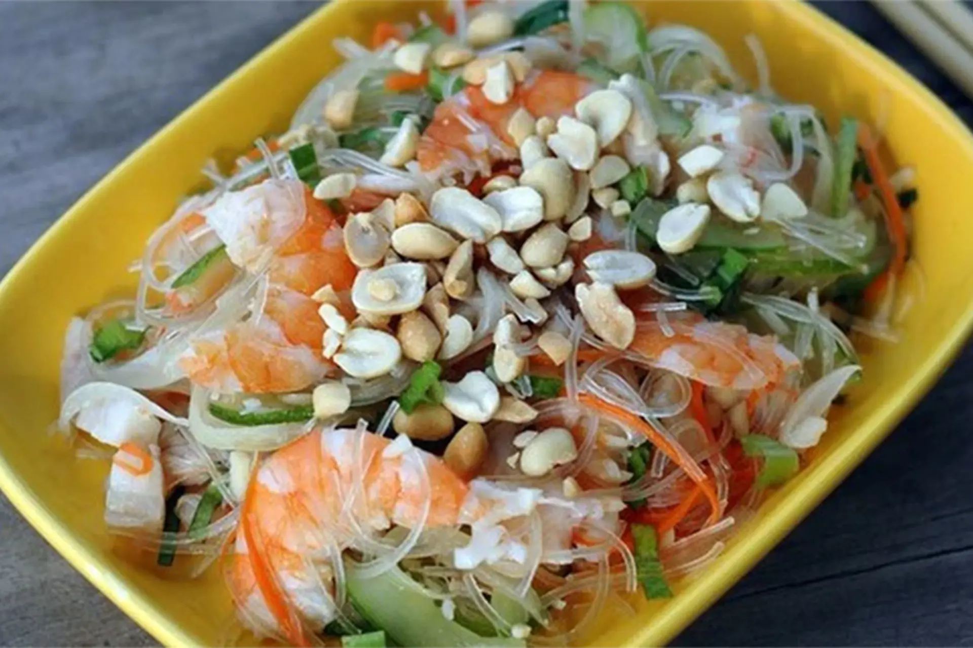 Cách làm nộm tôm miến giòn ngon, thanh mát, ăn là ghiền, đổi vị cho bữa cơm nhà