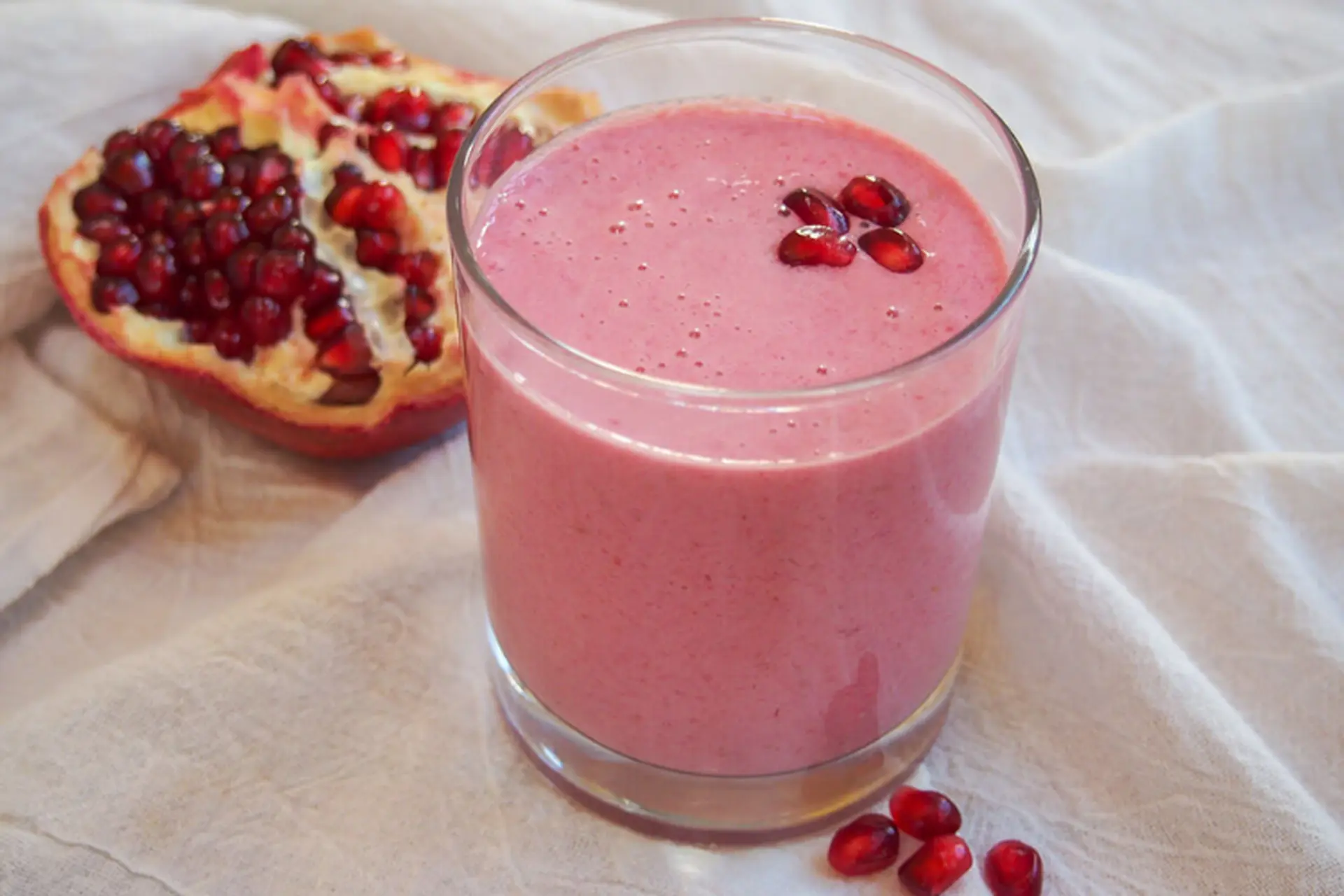 6 cách làm sinh tố lựu đơn giản tại nhà, dễ dàng chinh phục mọi thành viên trong gia đình