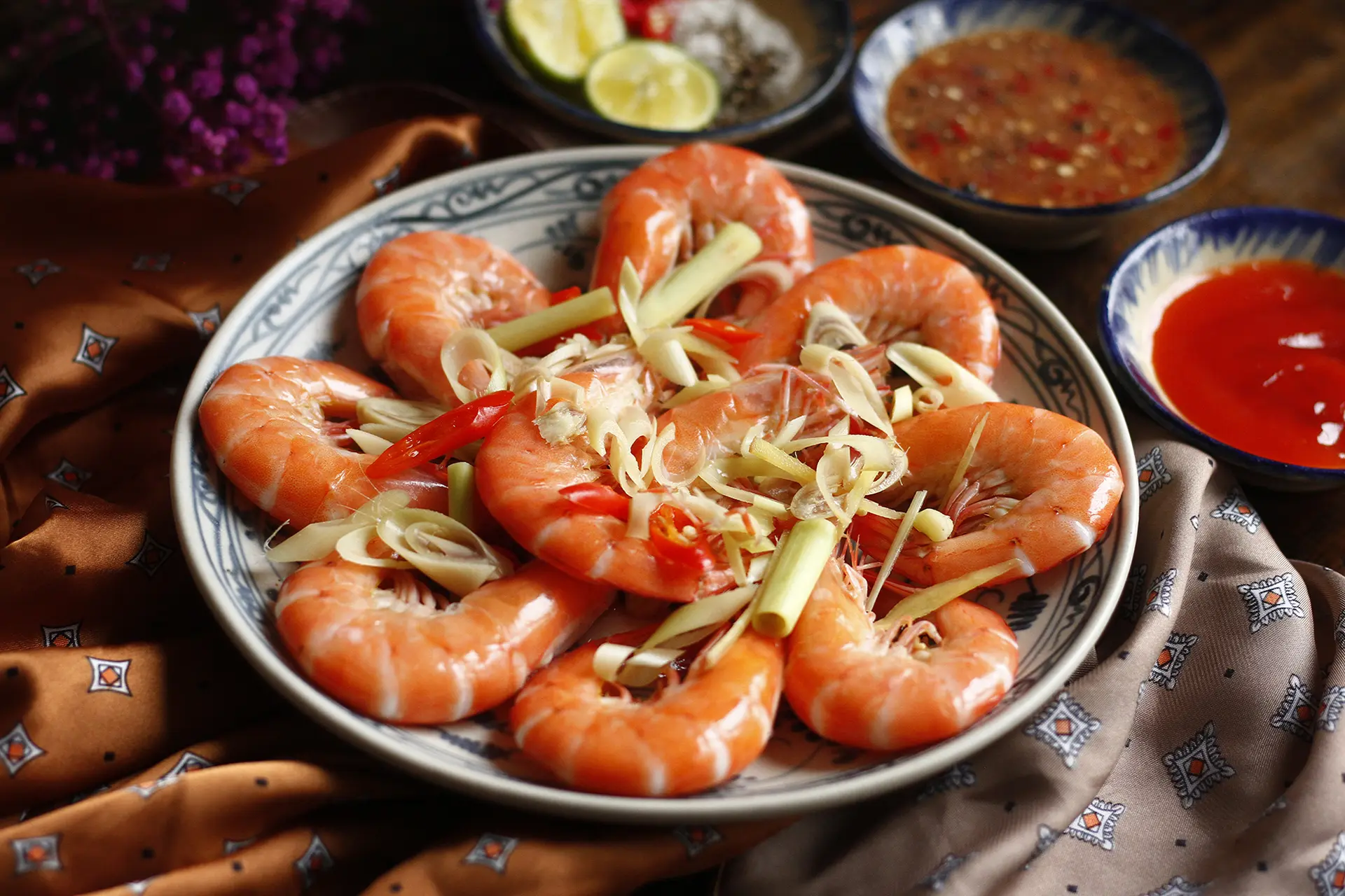 2 cách làm tôm hấp bia ngọt thịt và 3 công thức nước chấm bất bại