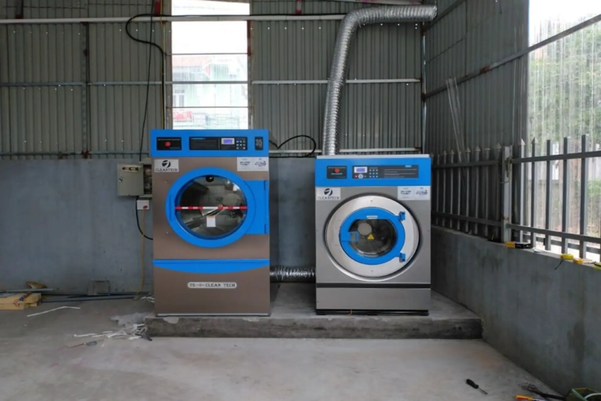 Hướng dẫn chi tiết cách lắp đặt máy giặt công nghiệp an toàn, đúng chuẩn và hiệu quả