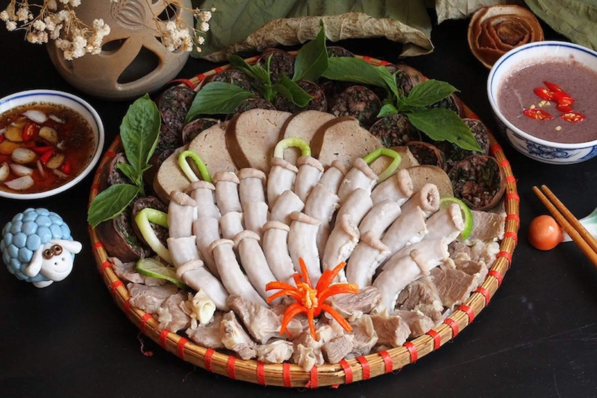 Cách luộc lòng non ngon: Bí quyết luộc lòng trắng giòn, không hôi và dễ bóc