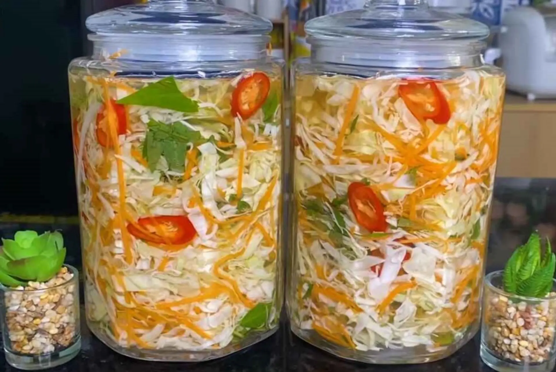 Thử ngay cách muối dưa cải bắp giòn ngon đúng điệu chỉ với vài bước đơn giản