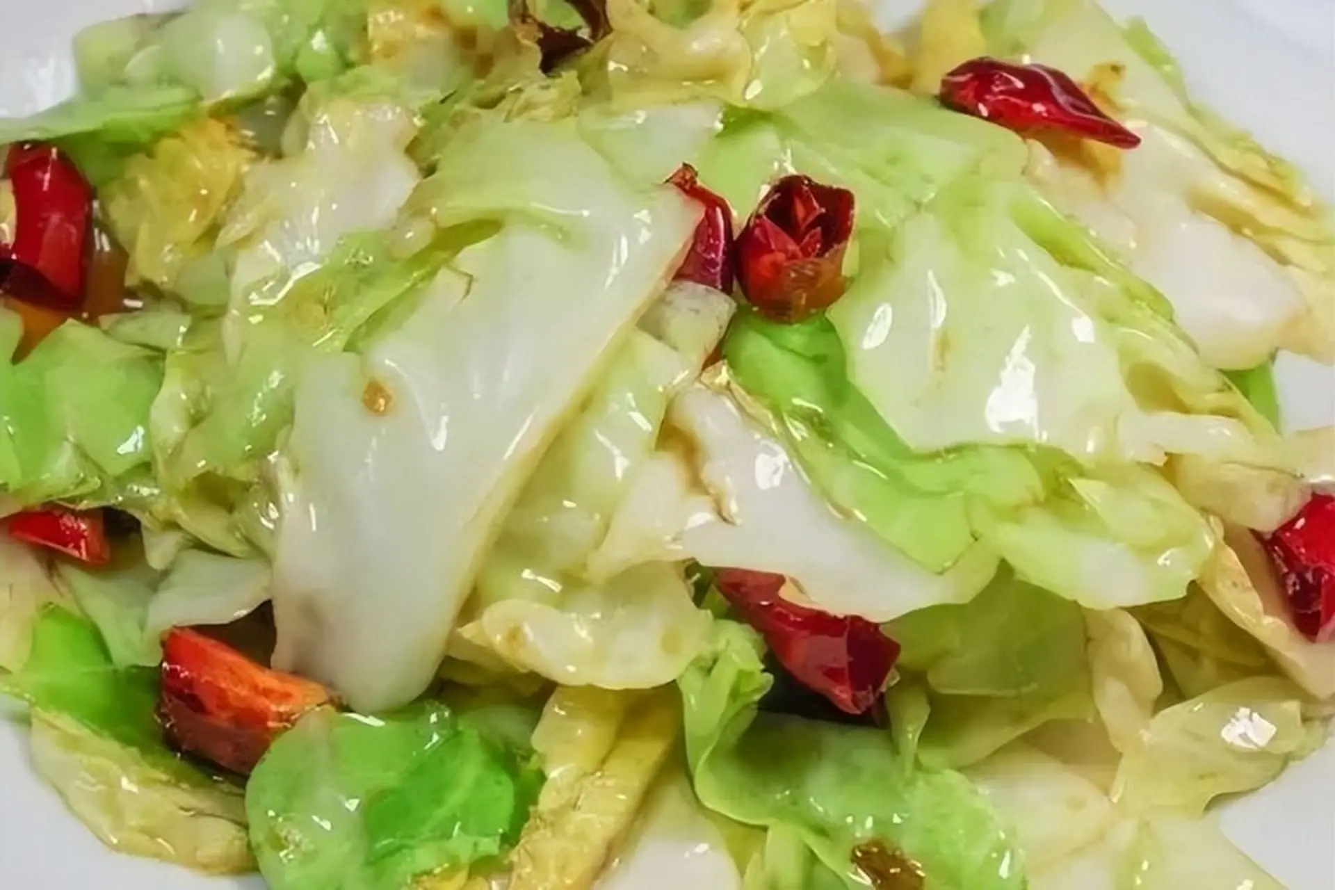 Cách nấu bắp cải xào ngon giòn, giữ trọn vị ngọt tự nhiên mà các đầu bếp luôn áp dụng