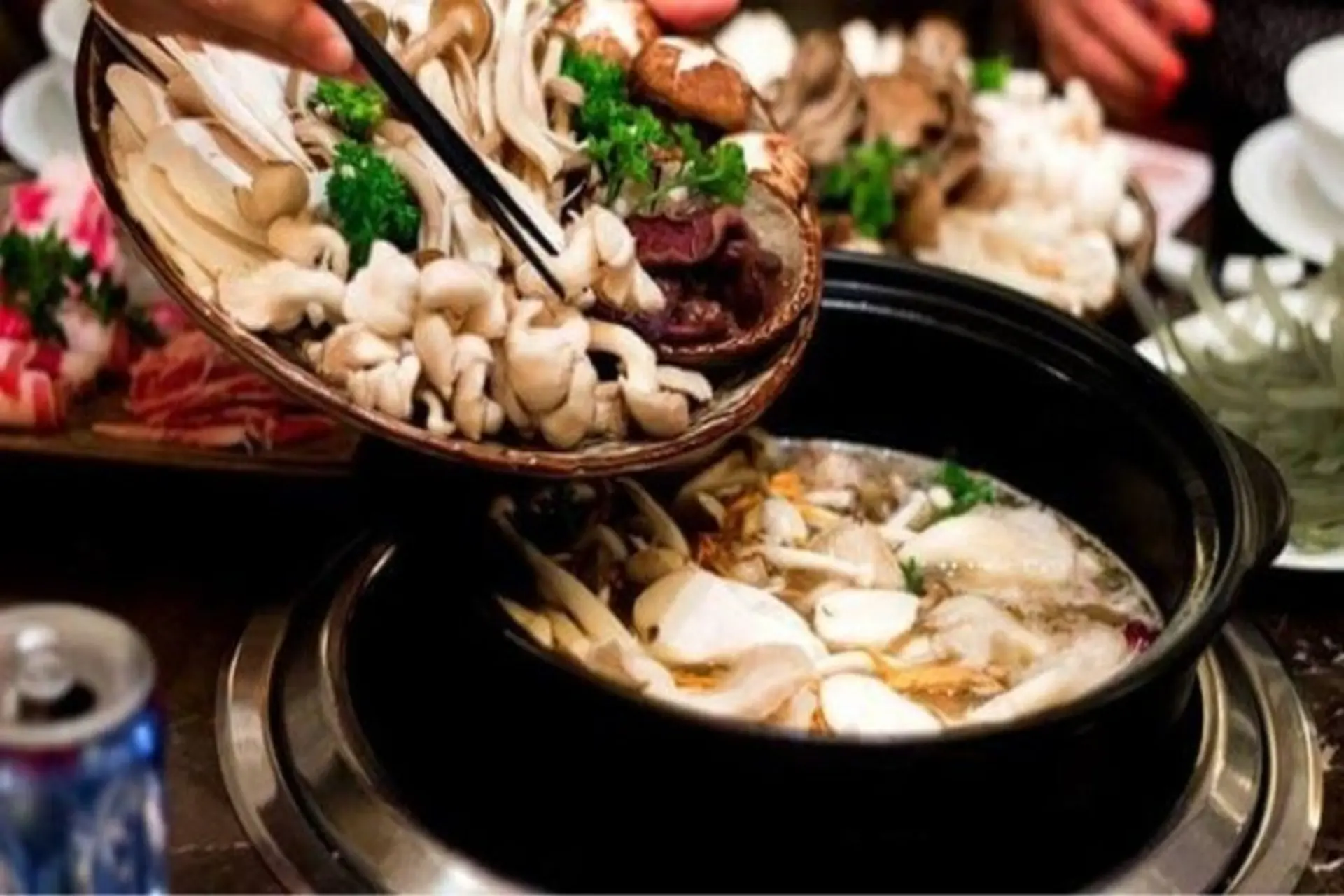 Bỏ túi ngay 2 cách nấu lẩu chay thập cẩm thanh đạm, đơn giản ai cũng mê mẩn