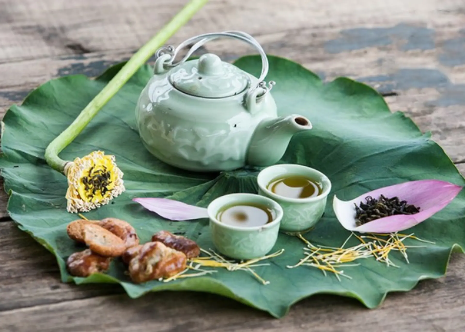 Hướng dẫn cách nấu nước lá sen khô thanh lọc cơ thể, dễ làm và tốt cho sức khỏe