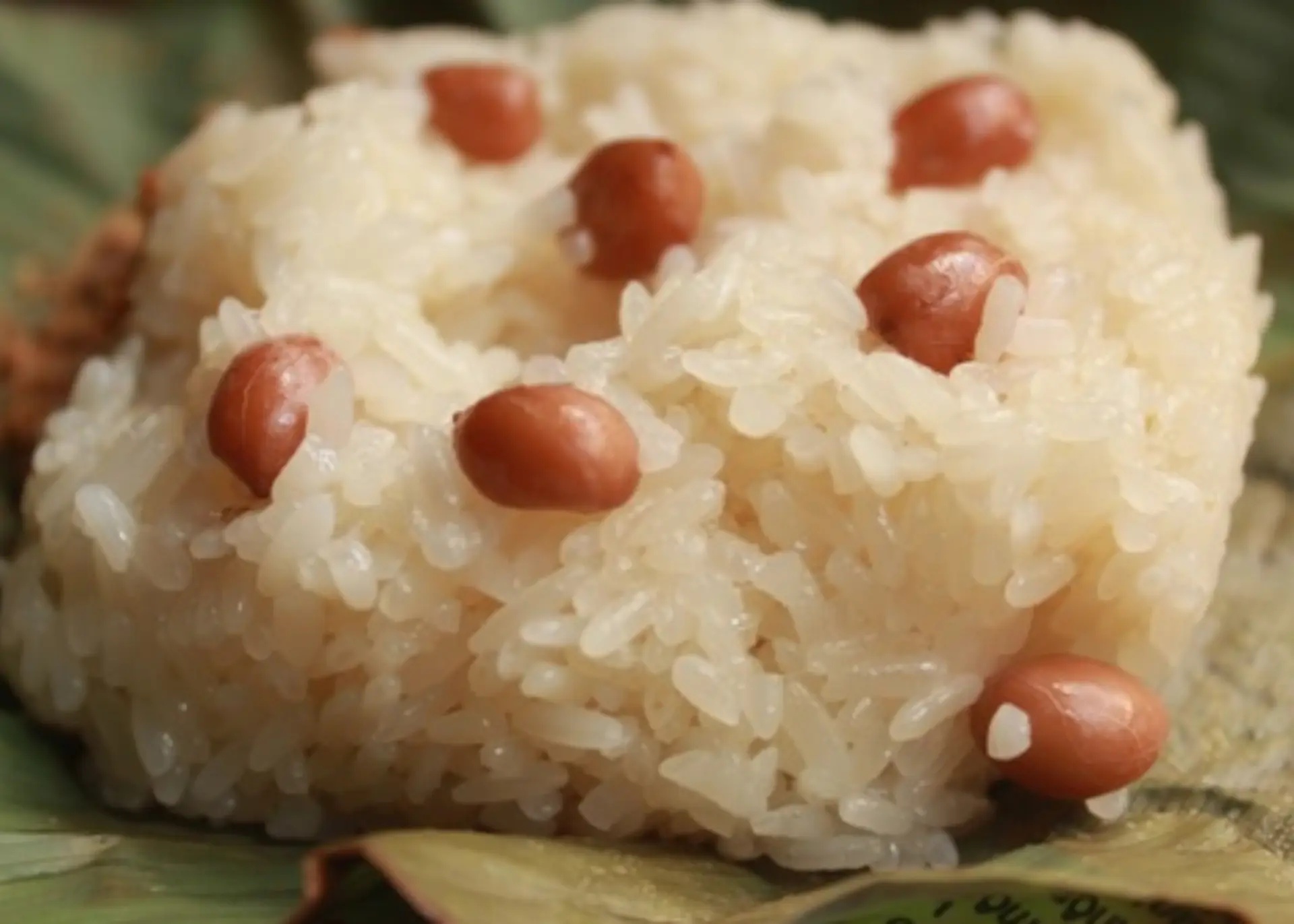 Hướng dẫn cách nấu xôi lạc bằng nồi cơm điện đơn giản, thơm ngon, dẻo mềm tại nhà