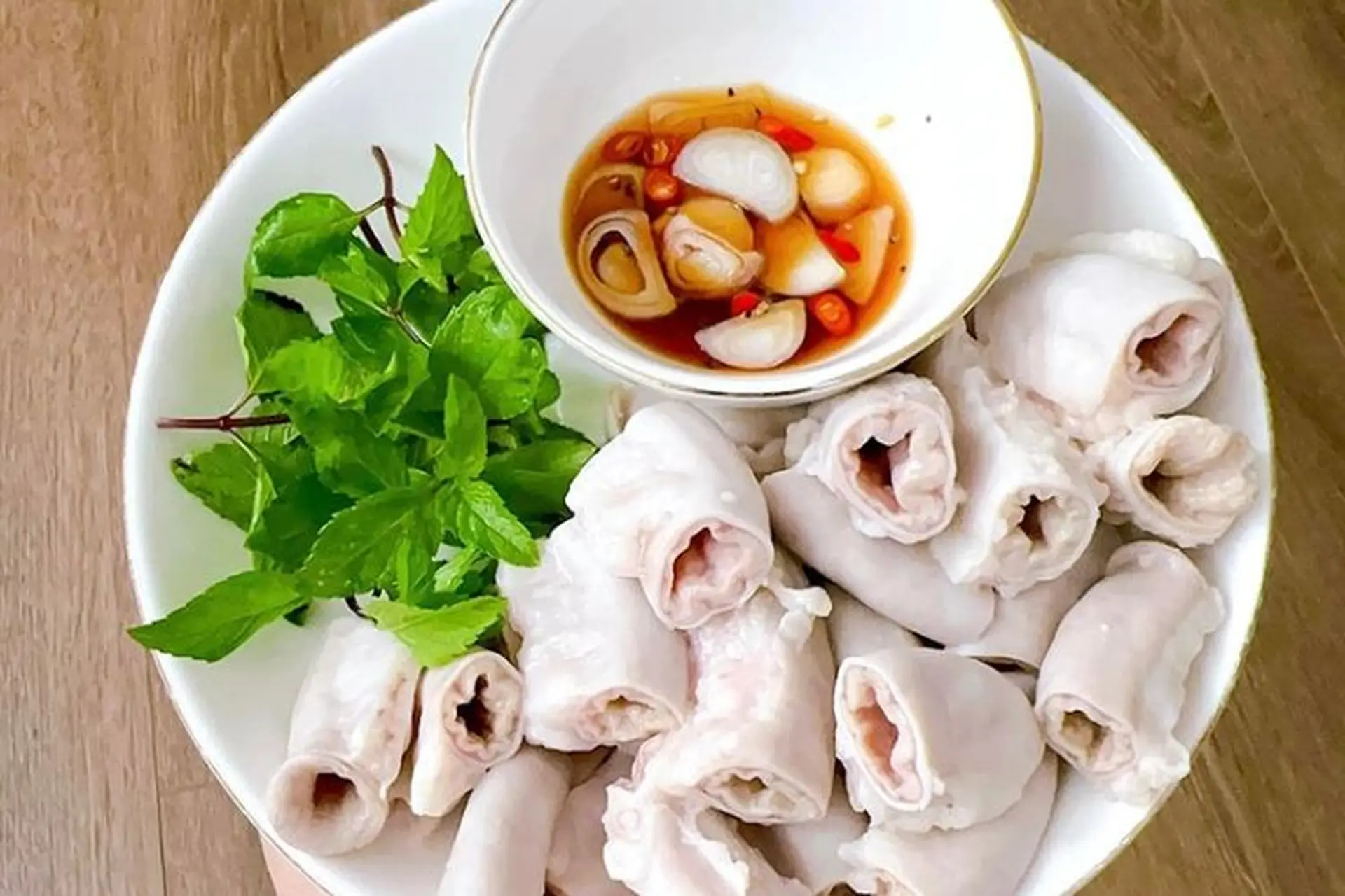 Mách bạn các cách pha nước chấm lòng lợn đơn giản nhưng đảm bảo ăn là thích ngay
