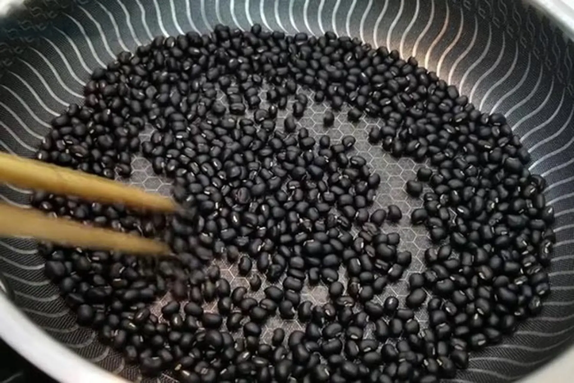 Cách rang đậu đen chuẩn ngon giữ trọn hương vị, dinh dưỡng và thơm bùi tự nhiên