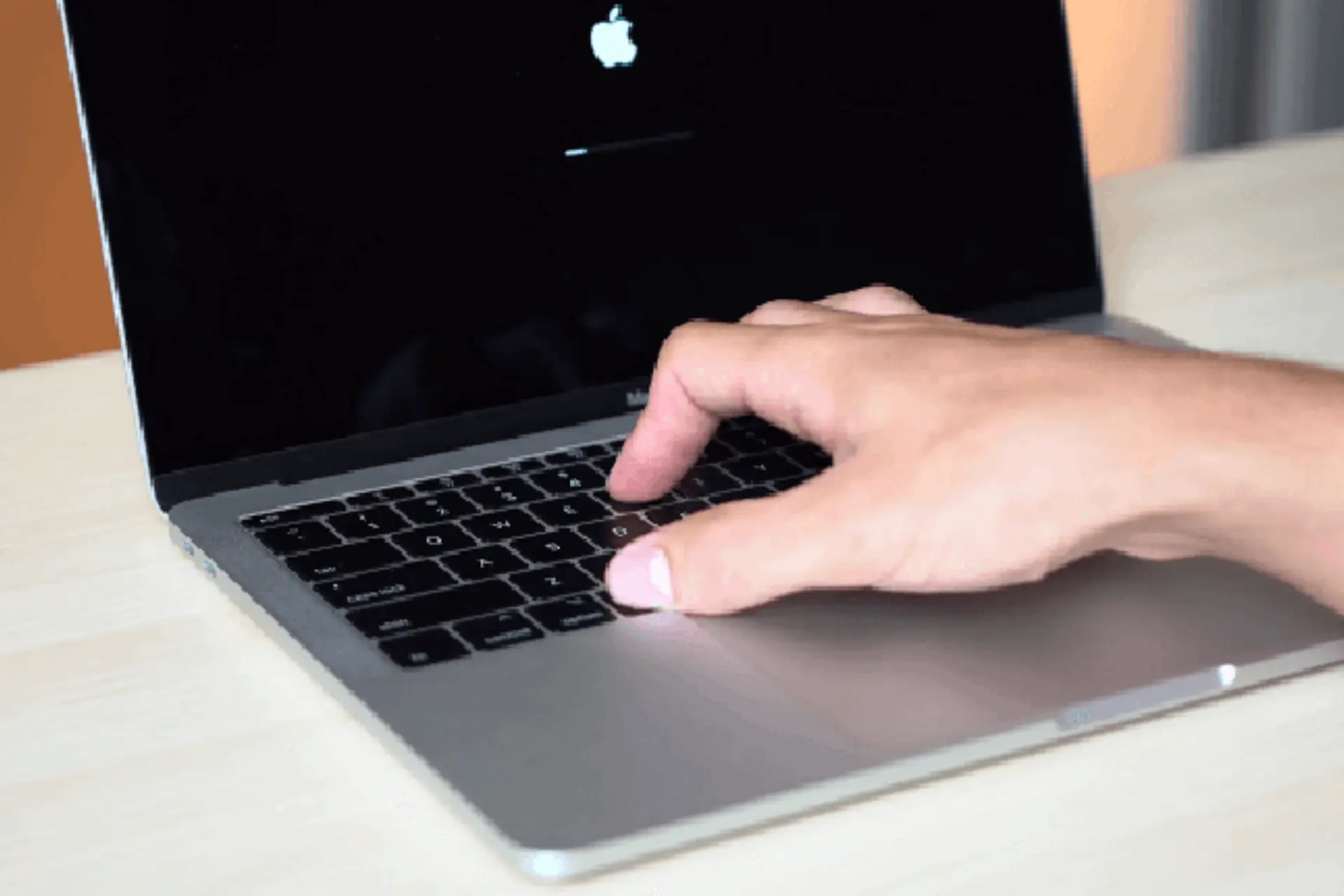 Hướng dẫn cách reset MacBook Pro M5 nhanh chóng, an toàn và đúng cách cho người mới  