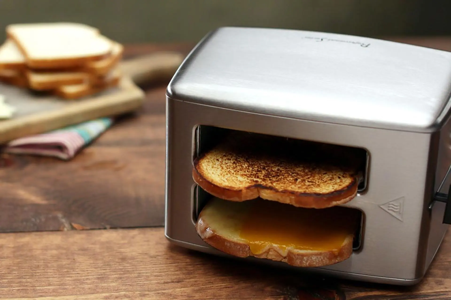 Cách sử dụng máy nướng bánh mì sandwich tại nhà: Bí quyết cho bữa sáng ngon lành