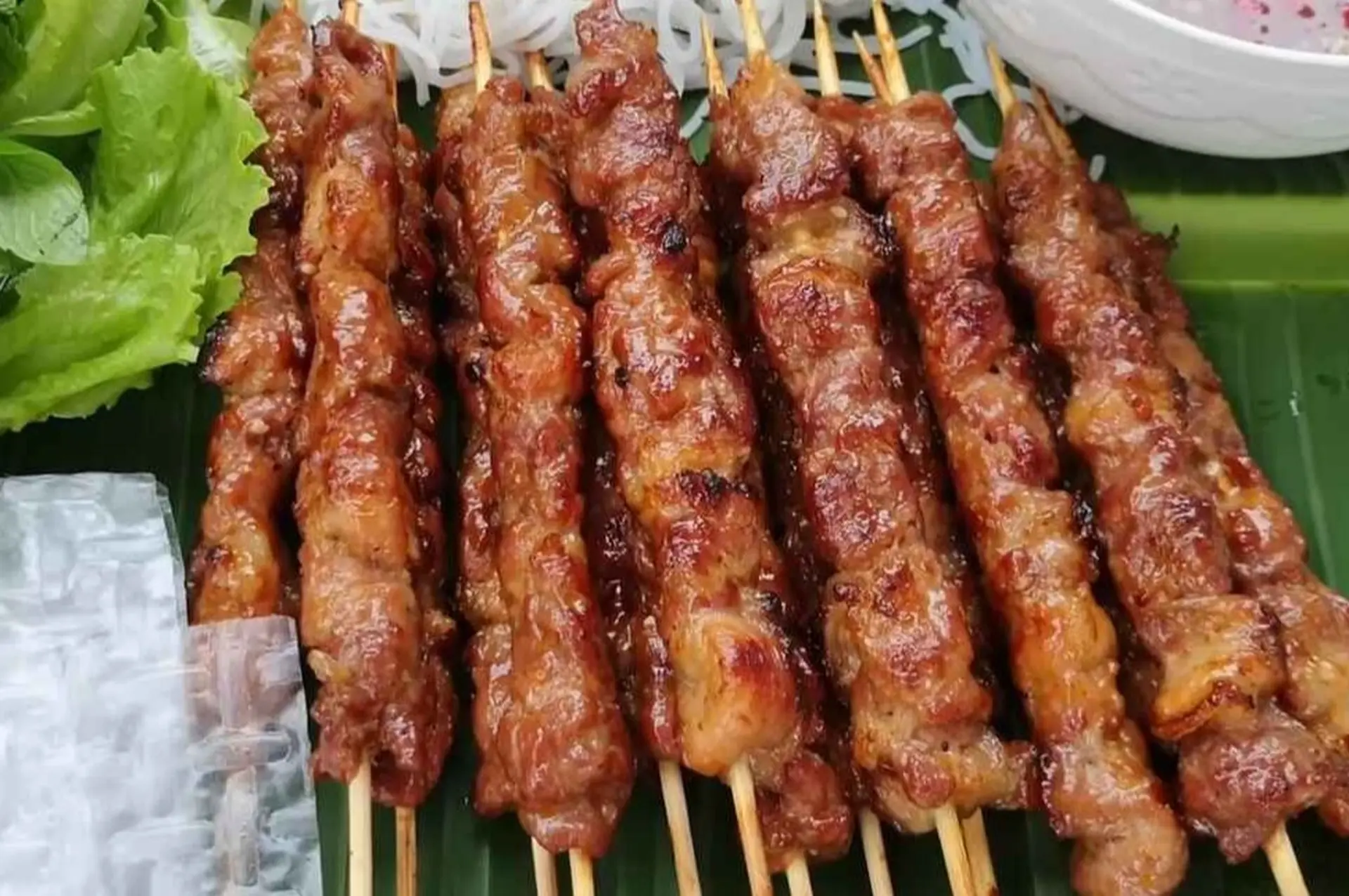 Cách ướp thịt nướng lụi “thần thánh”, giúp thịt mềm ngon, đậm đà, không bị khô