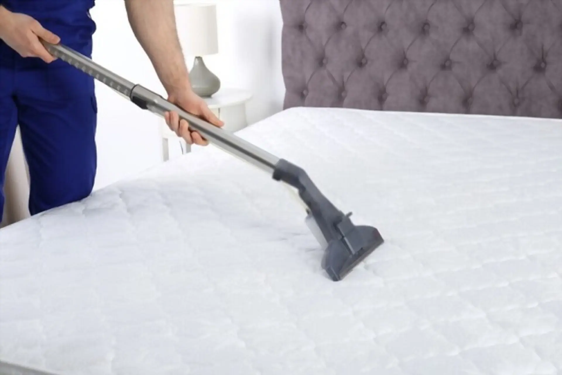 Hướng dẫn cách vệ sinh nệm lò xo tại nhà hiệu quả, tiết kiệm và những lưu ý khi thực hiện