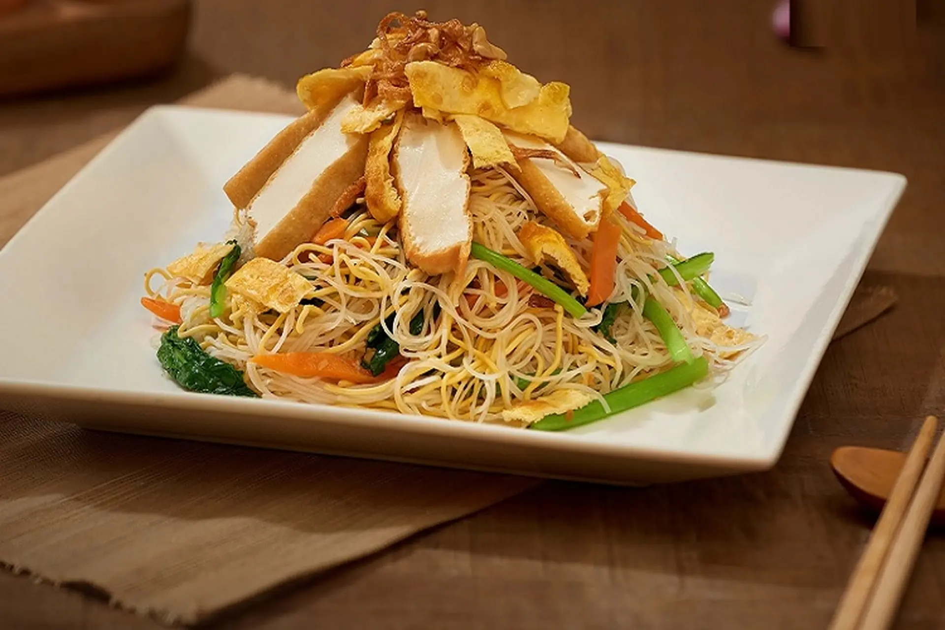 Tiết lộ cách xào bún gạo thập cẩm mềm tơi, thấm vị hài hoà, đơn giản tại nhà