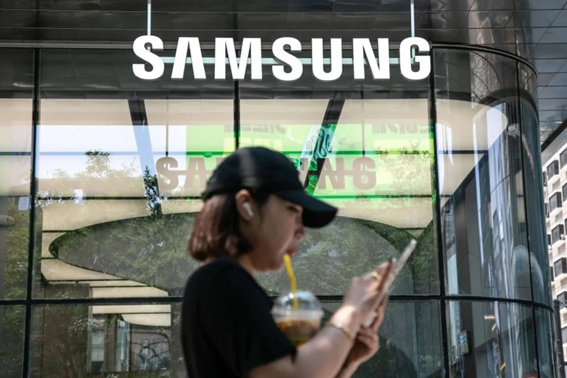 Canalys: Samsung vượt mặt Apple trong thị trường smartphone Q3 đang phục hồi