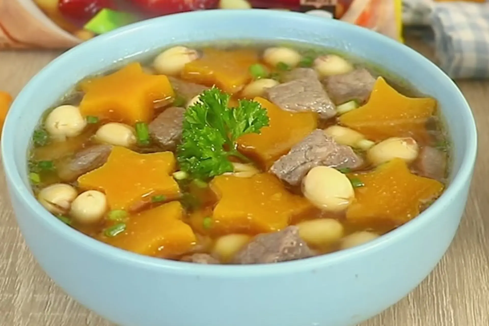 Cách nấu canh bí đỏ thịt bò mềm ngọt, bổ dưỡng cho bữa cơm gia đình thêm hấp dẫn