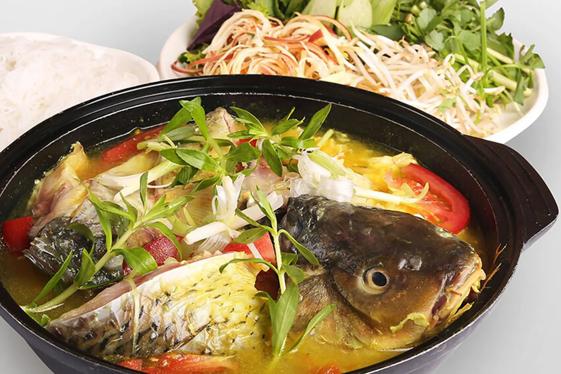 Canh Chua Cá Mè Thơm Ngon Đậm Đà, Thanh Mát Cho Bữa Cơm Gia Đình