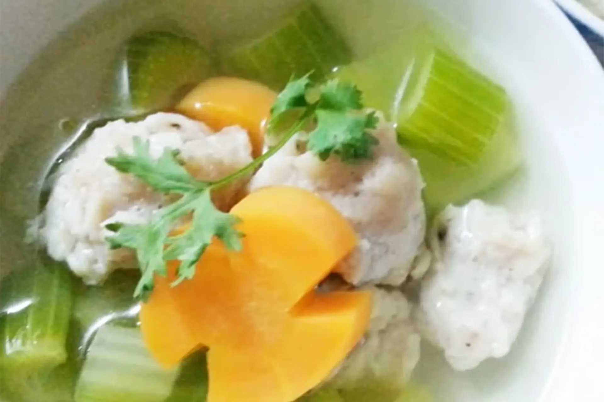 Cách nấu canh cần tây cá viên đậm đà, thơm ngon tại nhà - Bạn đã biết chưa?