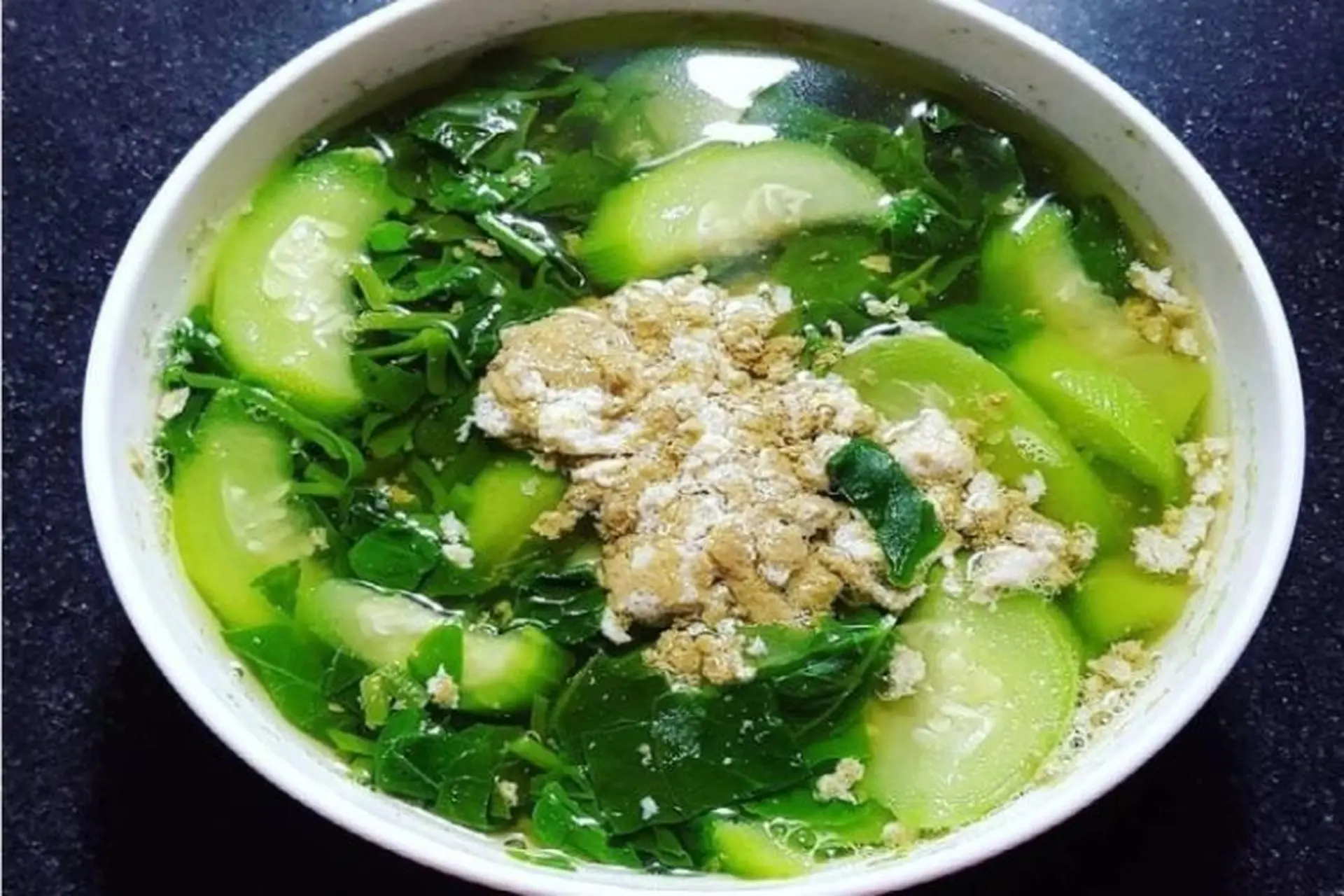 Canh cua rau mồng tơi mướp - Món canh giải nhiệt hiệu quả trong những ngày oi ả