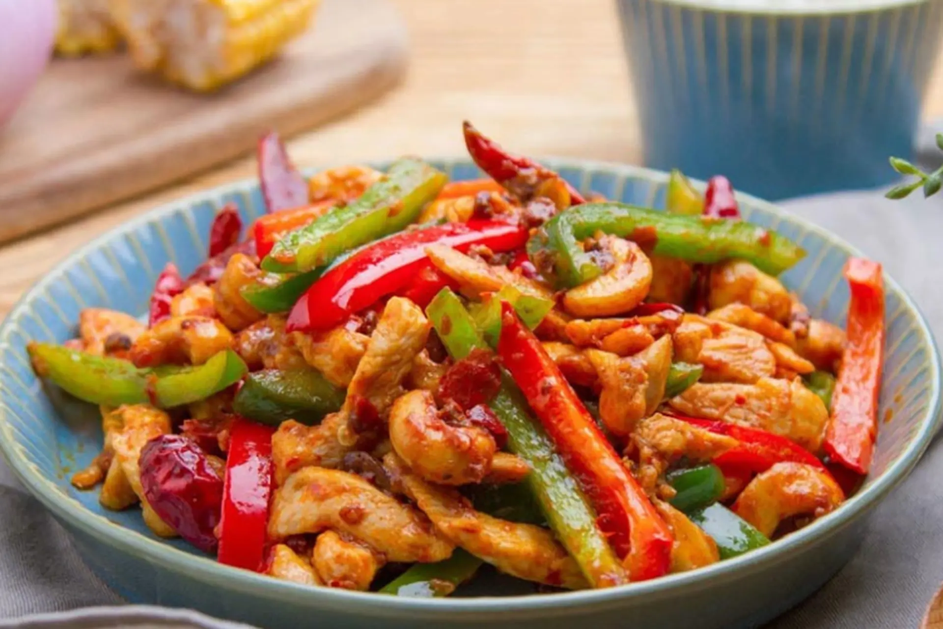 Mách bạn cách làm cánh gà xào ớt chuông hấp dẫn, giàu dinh dưỡng chỉ với vài bước đơn giản