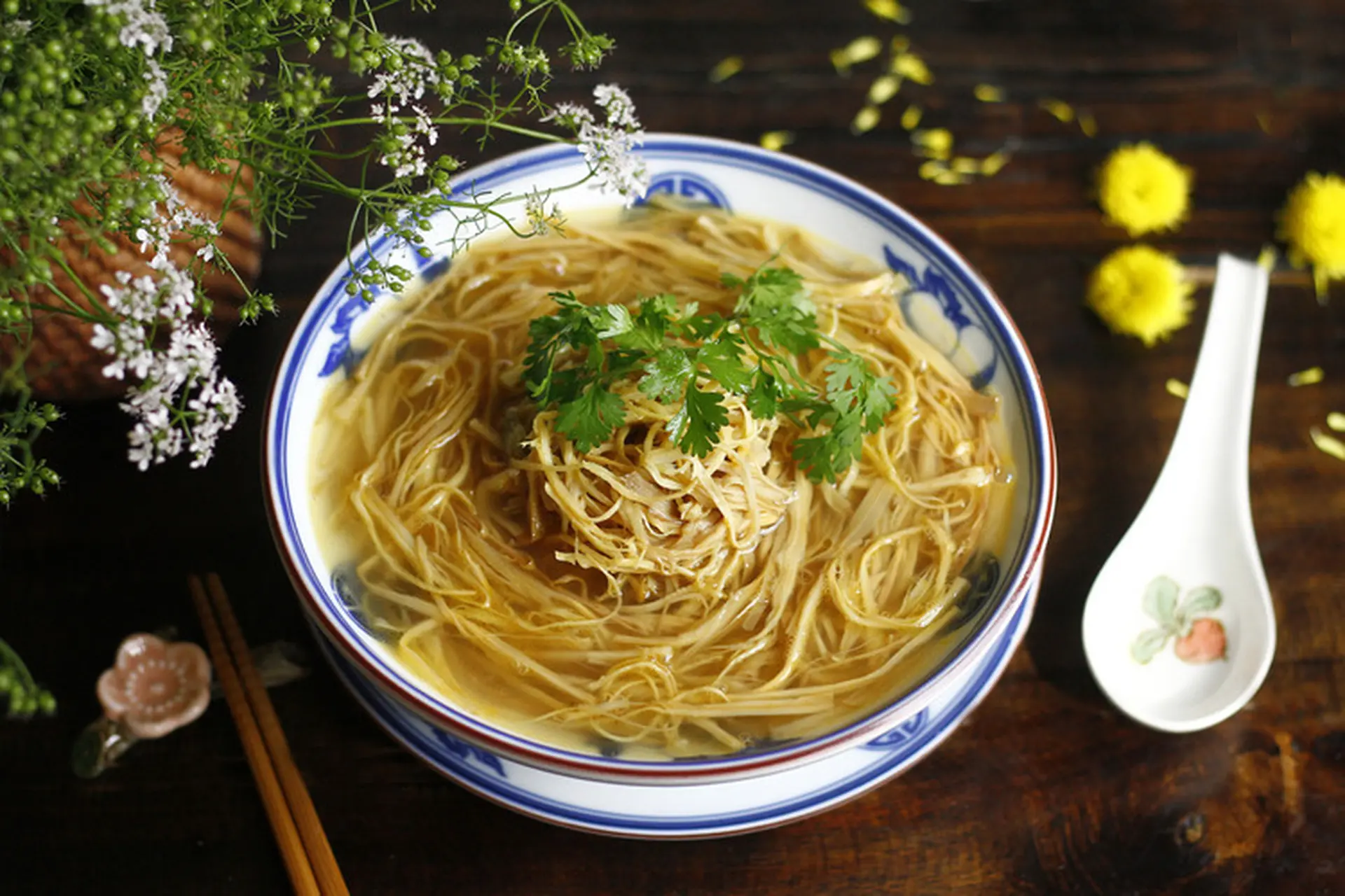 Canh măng mực Bát Tràng 