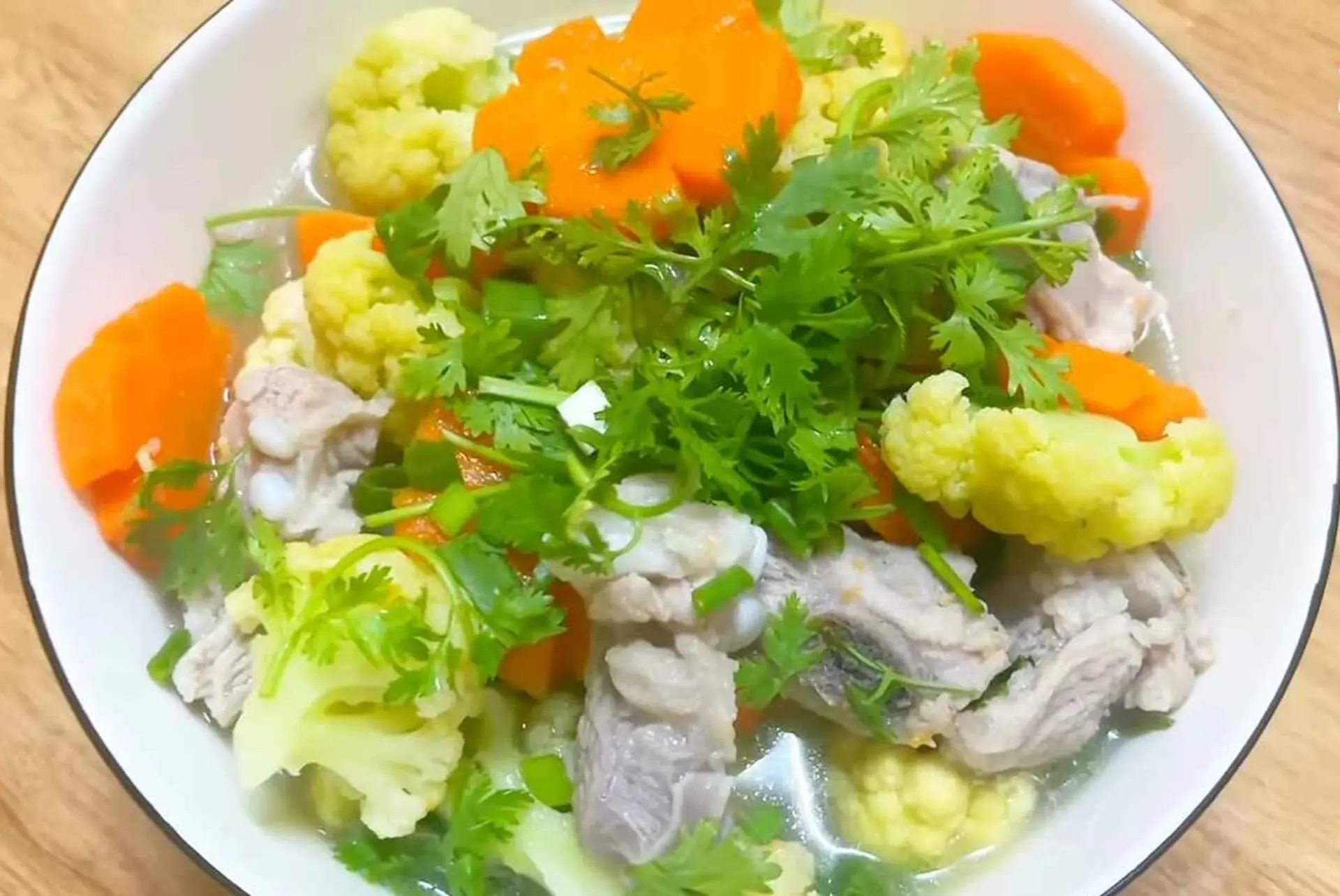 Bí quyết nấu canh sườn non hầm rau củ thơm ngon, đơn giản cho bữa cơm gia đình