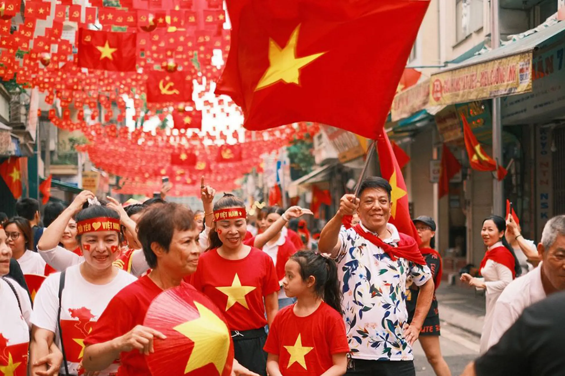 Cap check in 2/9: 100+ câu hay, hài hước và ý nghĩa cho ảnh ngày Quốc khánh