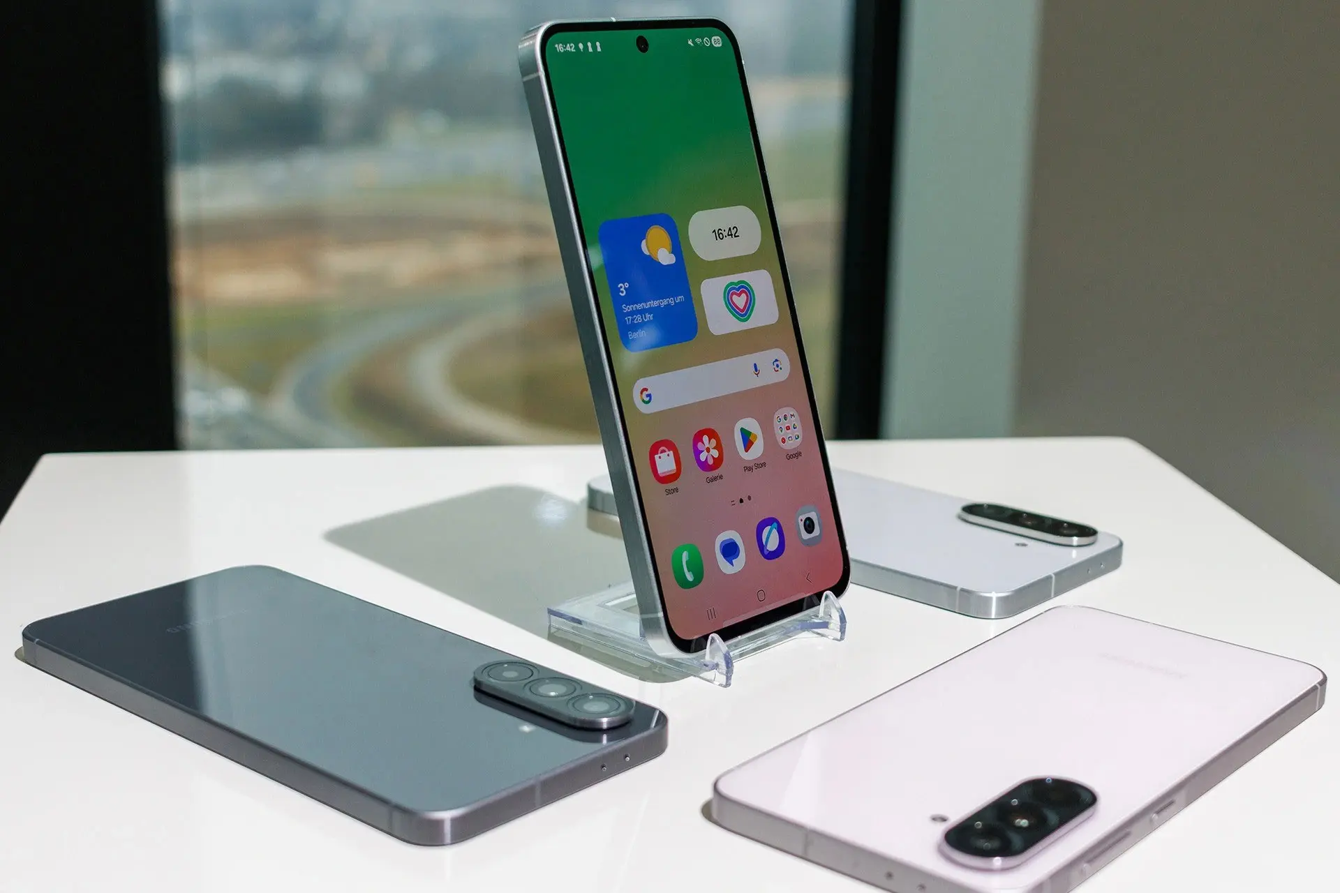 Samsung cập nhật phần mềm cho Galaxy A56, A55 và A54, vá 56 lỗi bảo mật