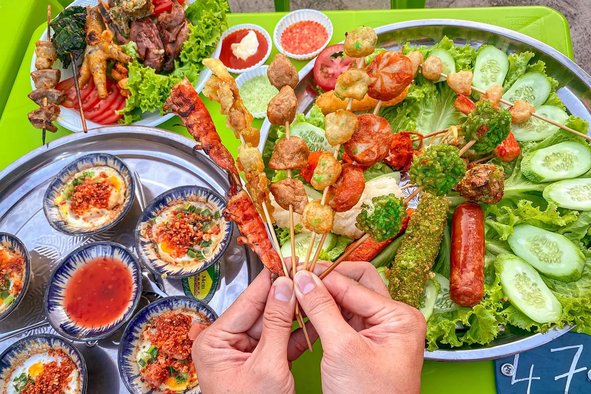 Caption ăn vặt dành cho hội mê đồ ăn đường phố – Ăn hết hơi, đăng ảnh “hết nước chấm”