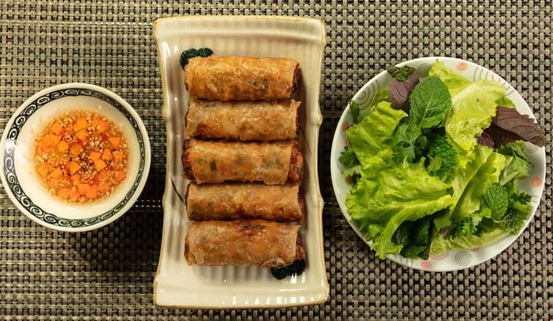 Tiết lộ cách làm chả giò cá hồi cực đơn giản, bảo đảm ai thưởng thức cũng khen nức nở