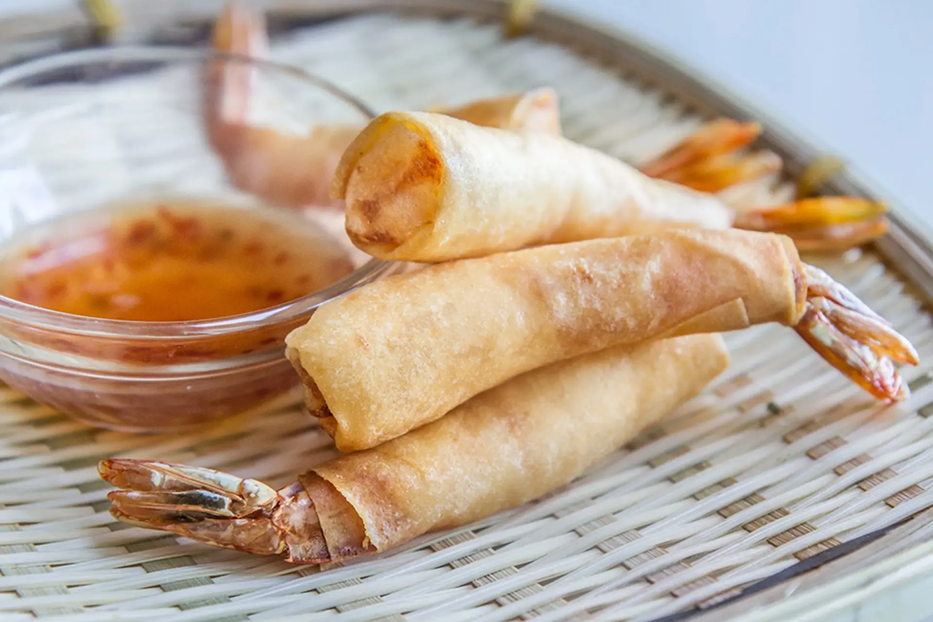 Bí quyết làm chả giò tôm cuộn giòn lâu, không bị mềm ỉu, ai ăn cũng khen ngon